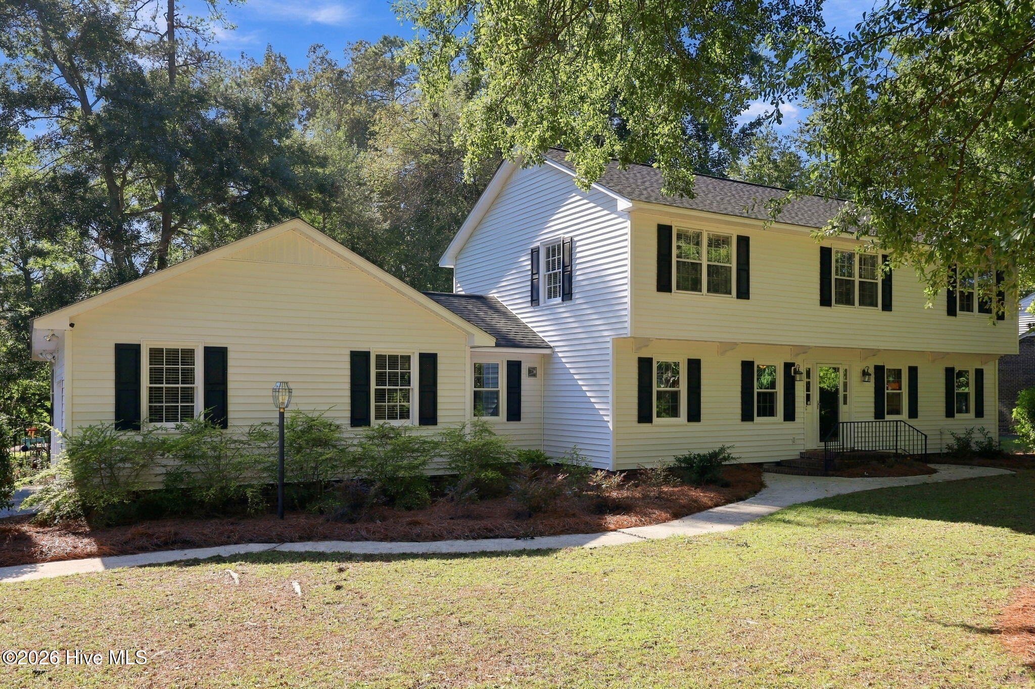 Photo 3 of Single family home for sale at 423 Lee St, Greenville, NC 27858 | MLS# 100608344 | Listing updated on 2026-10-07