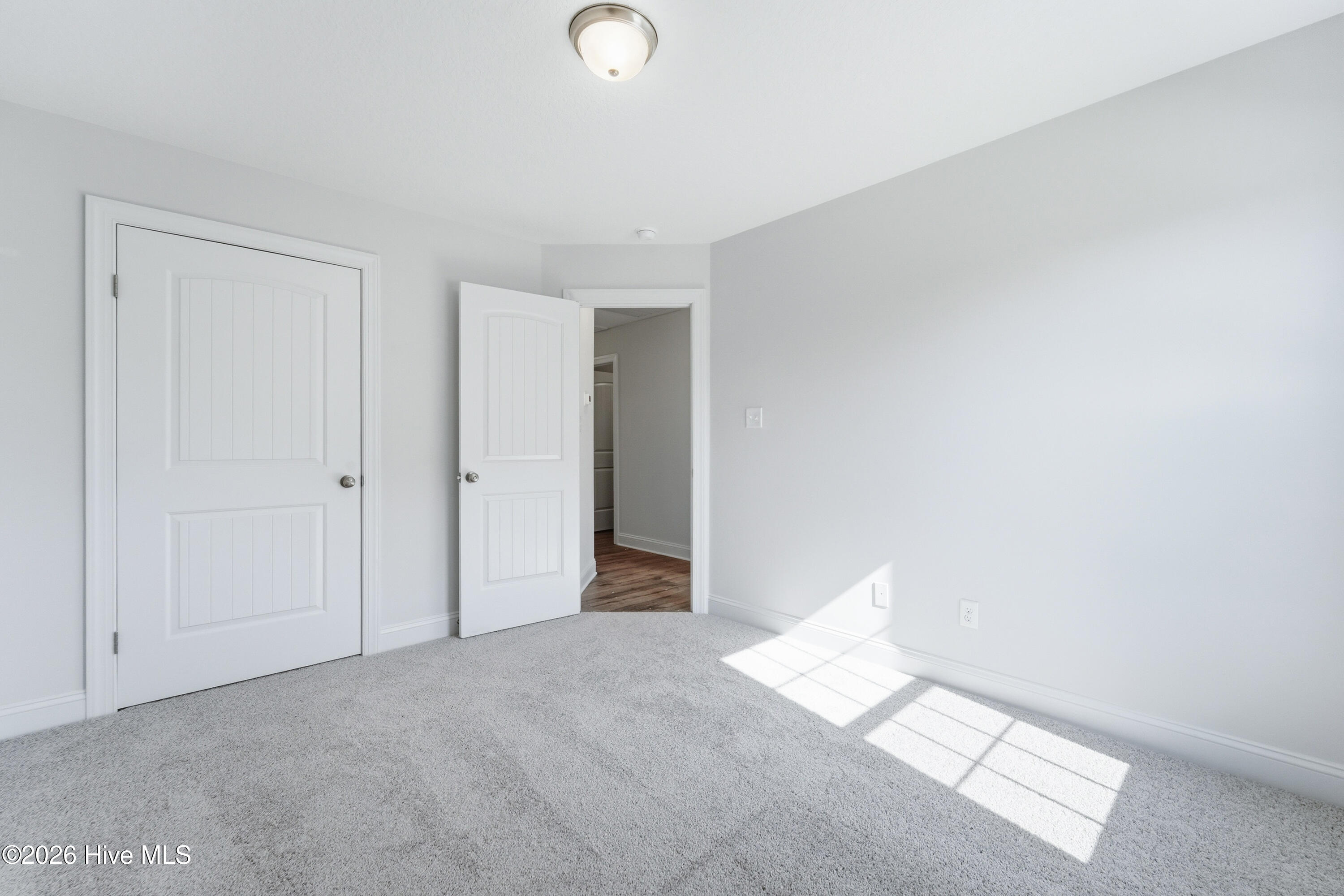 100530676 | Photo 25