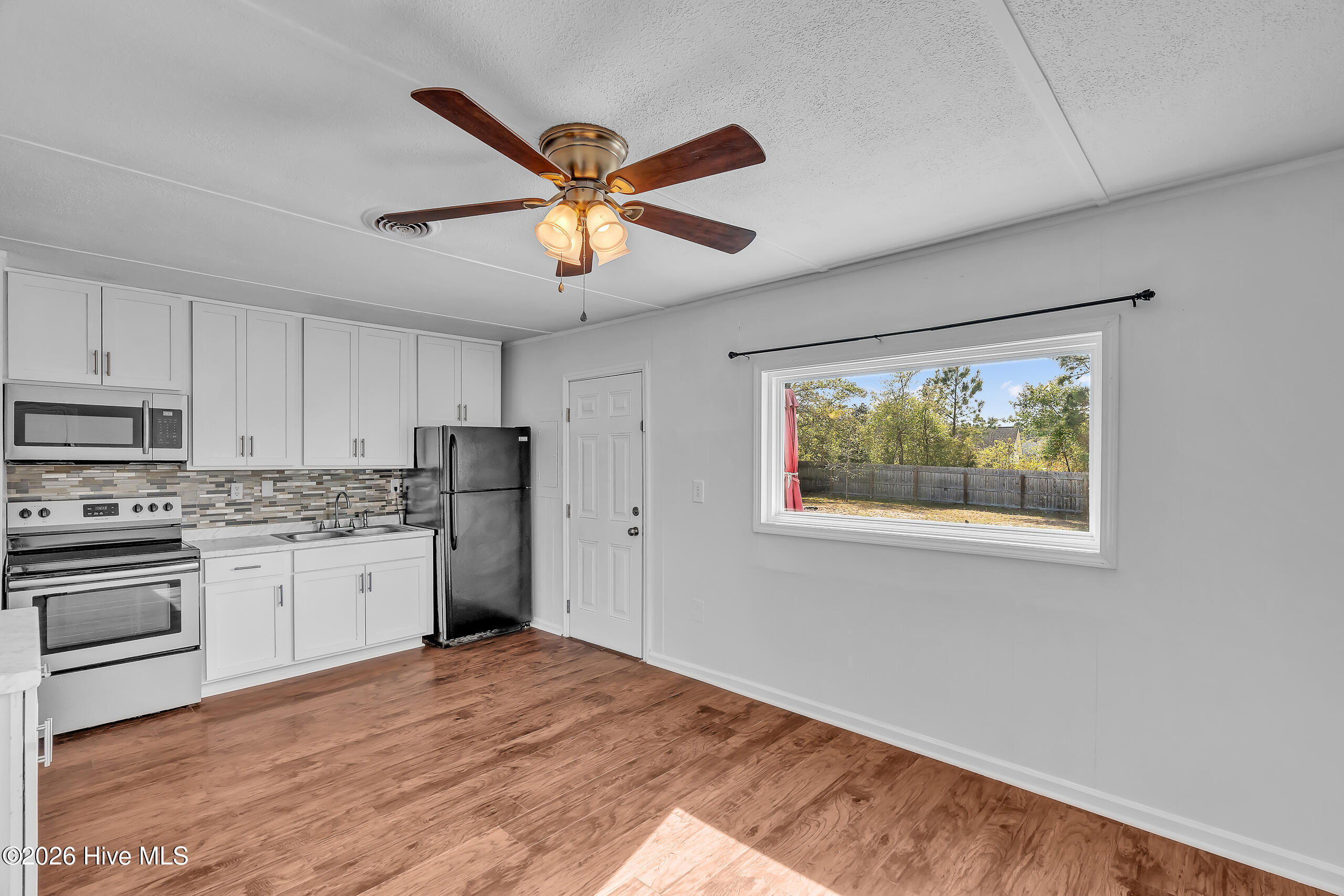 100567424 | Photo 13