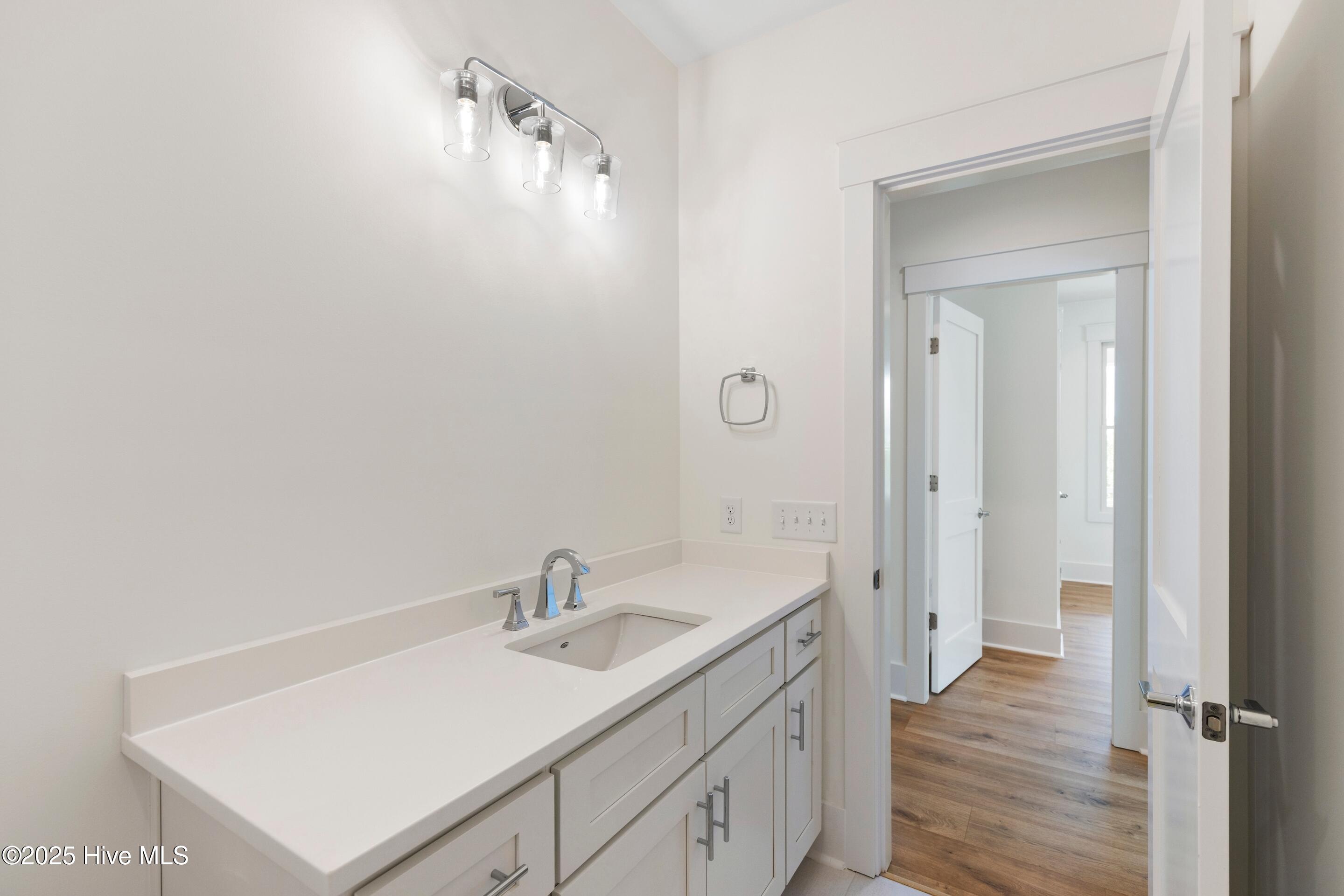 100542273 | Photo 69