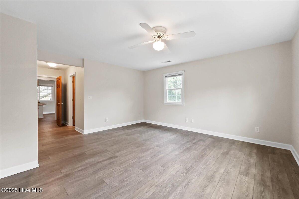 100512296 | Photo 23