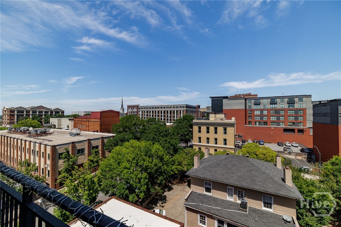 250 Broad Street W 819
