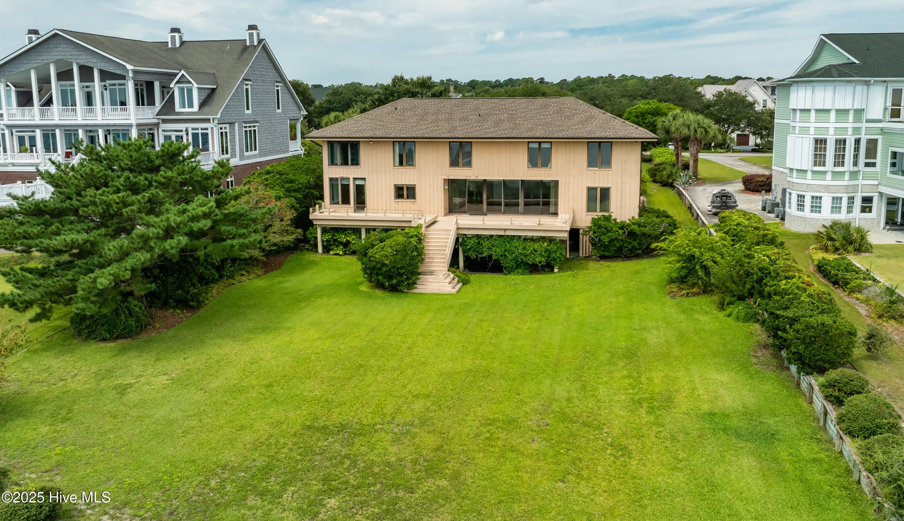 100527389 | Photo 58