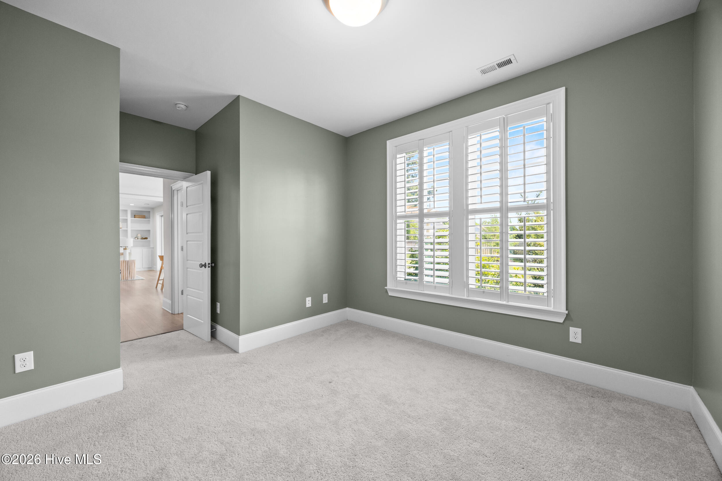 100567603 | Photo 17