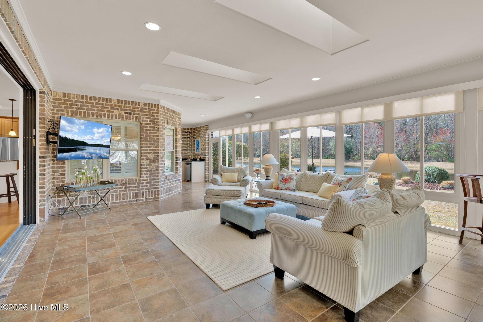 100559631 | Photo 38