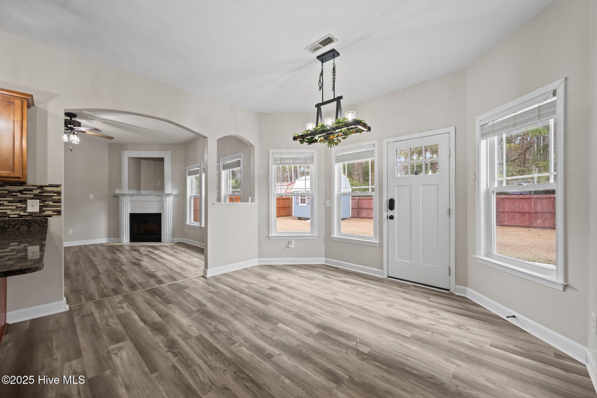 100546672 | Photo 12