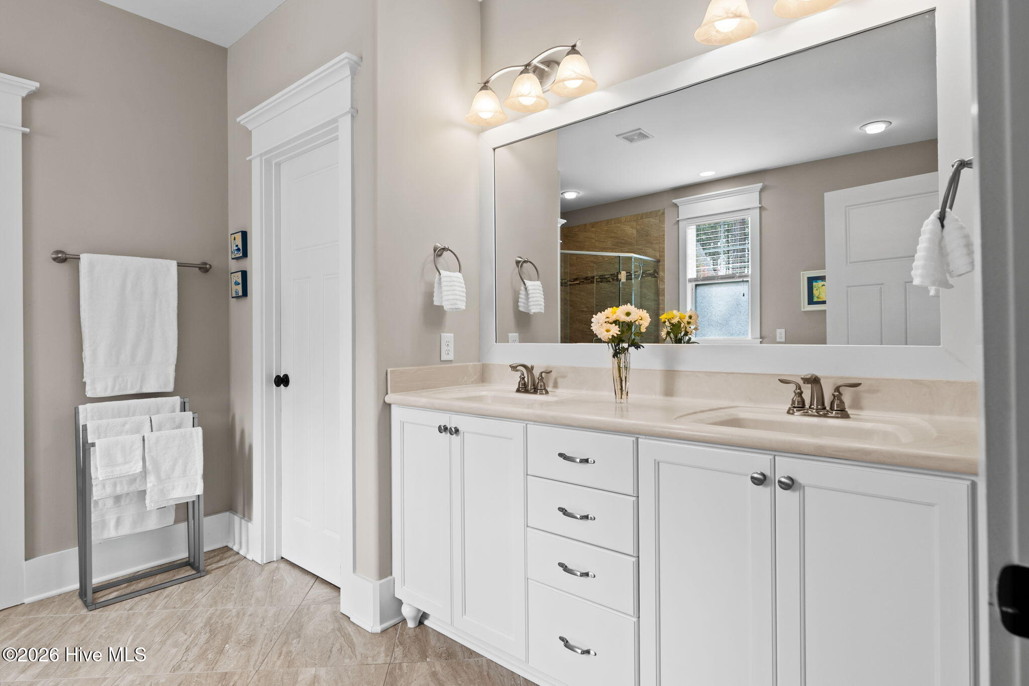 100566382 | Photo 29