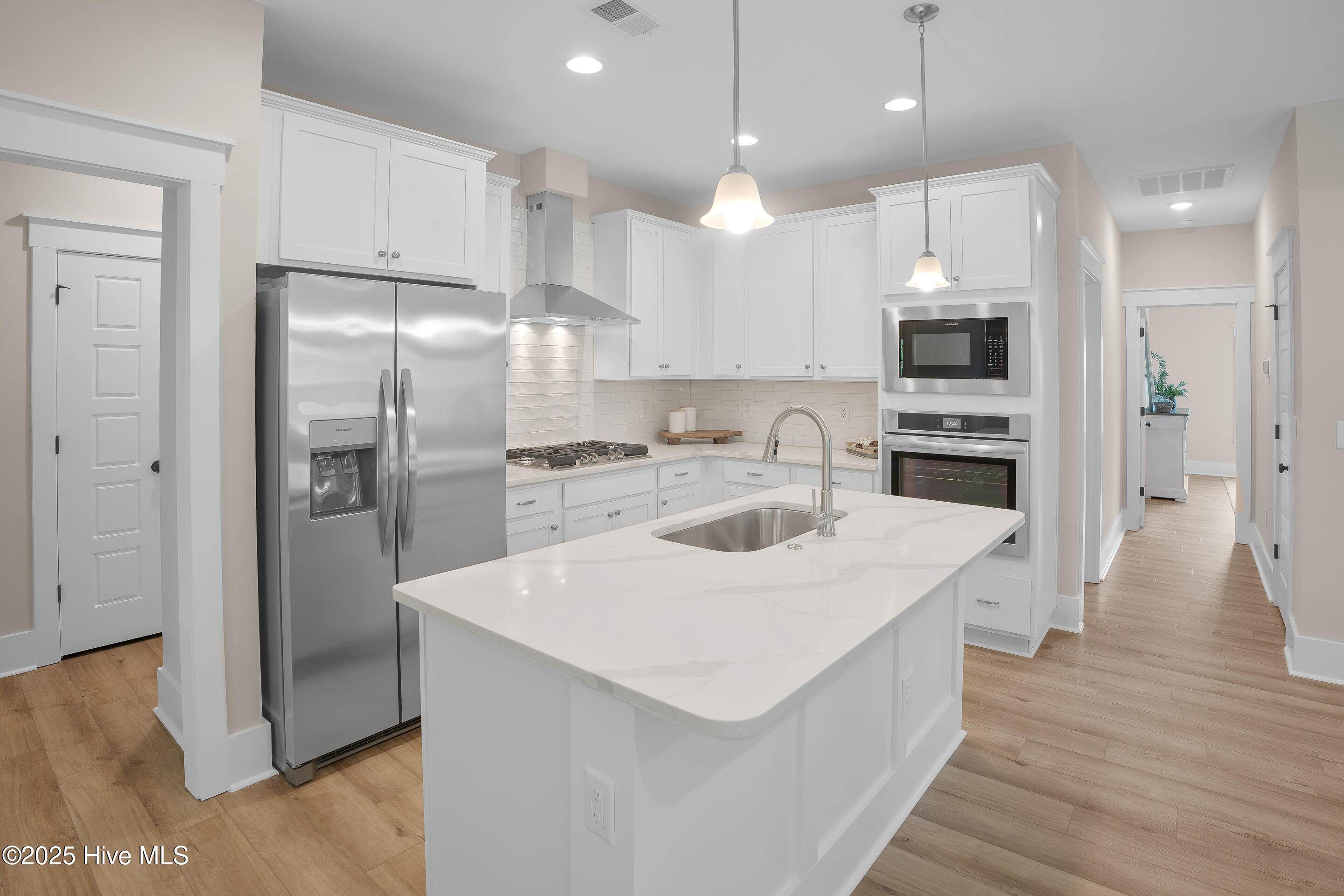 100483922 | Photo 16