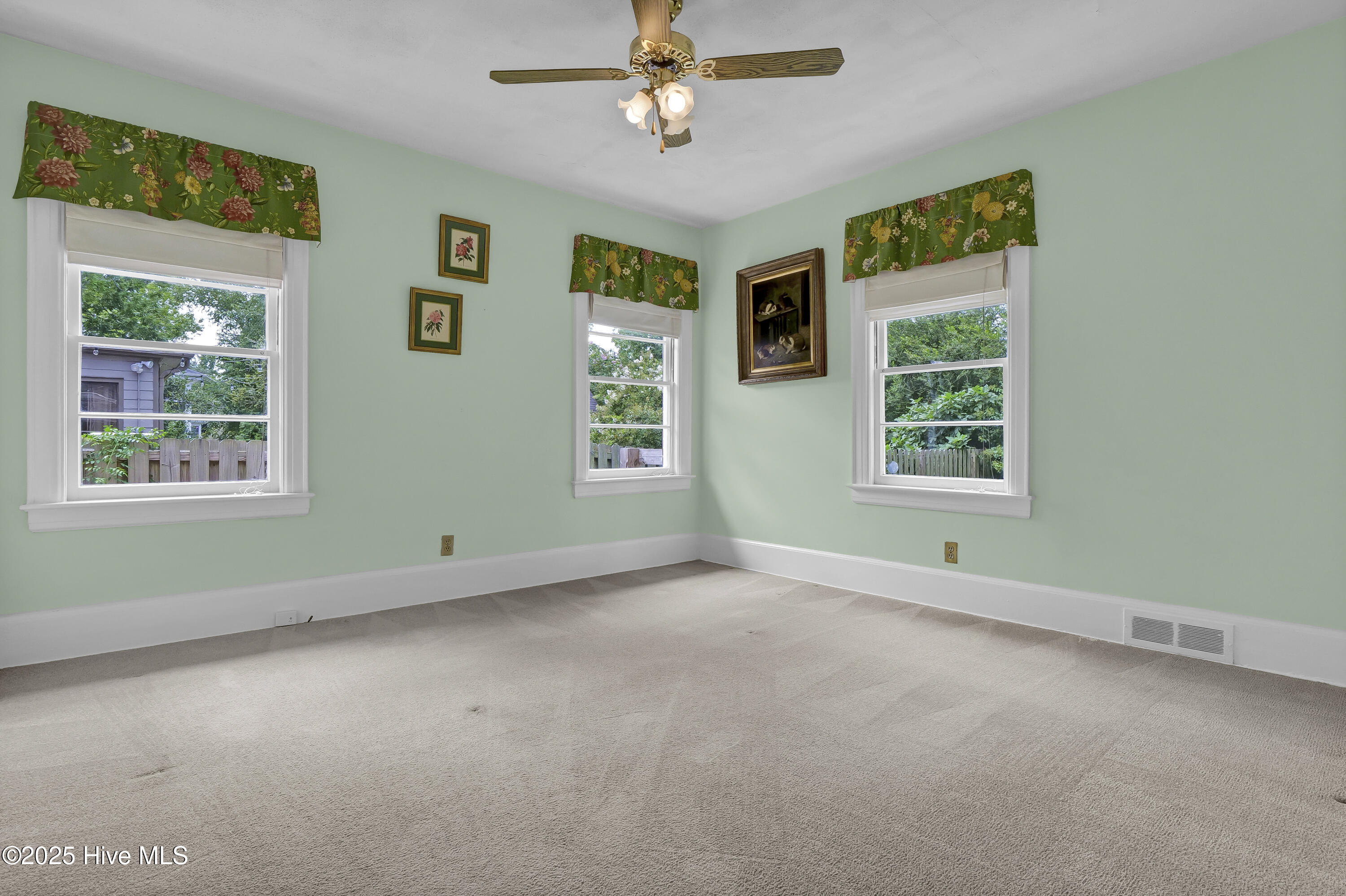 100523883 | Photo 34