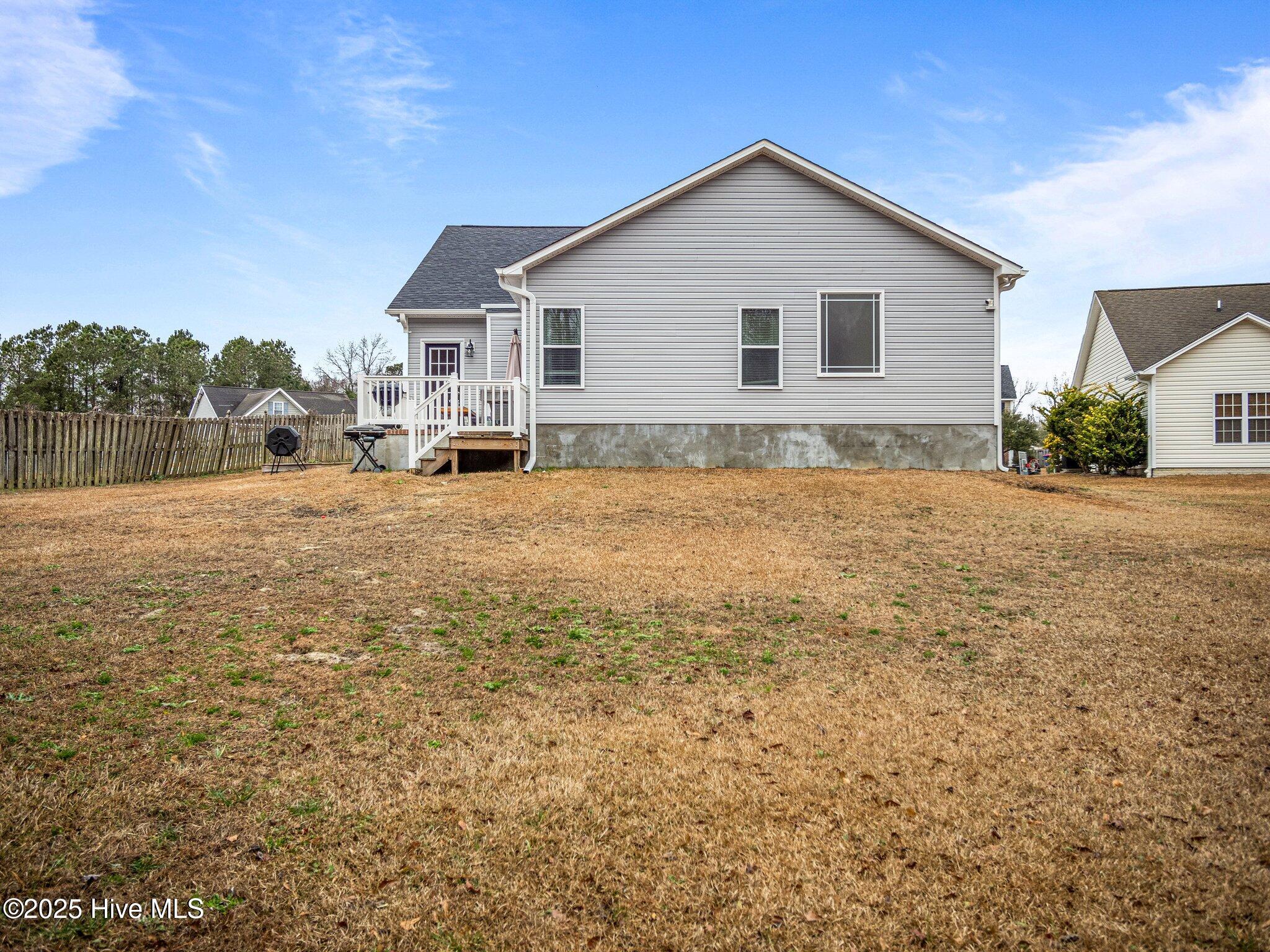 100565720 | Photo 38