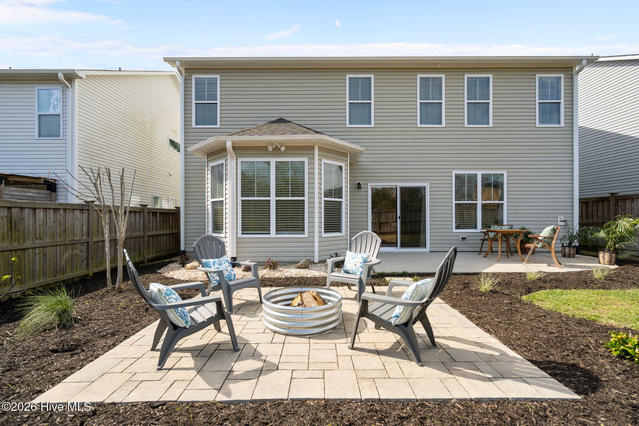 100562615 | Photo 43