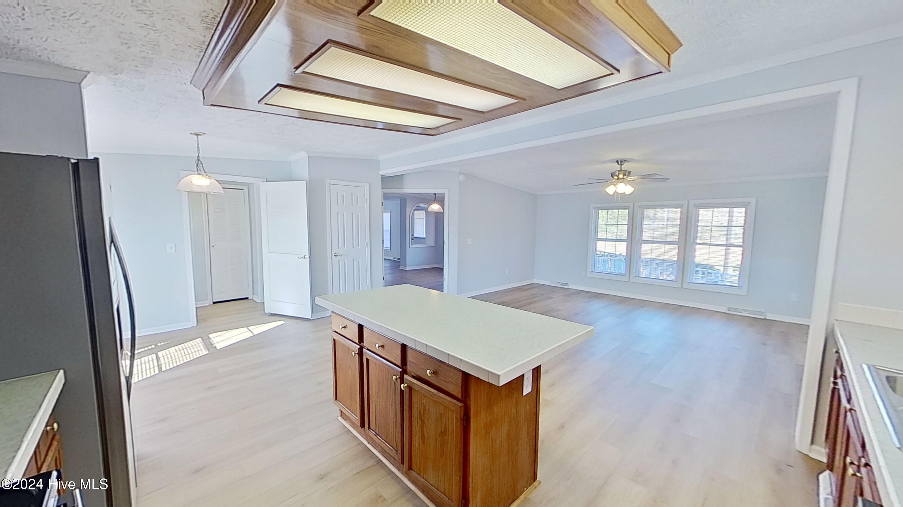 100550318 | Photo 15