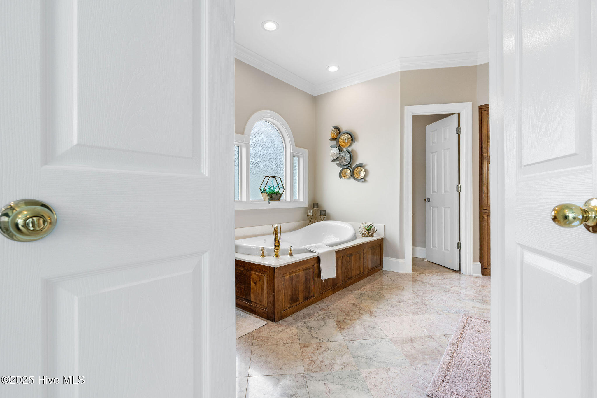 100556700 | Photo 19