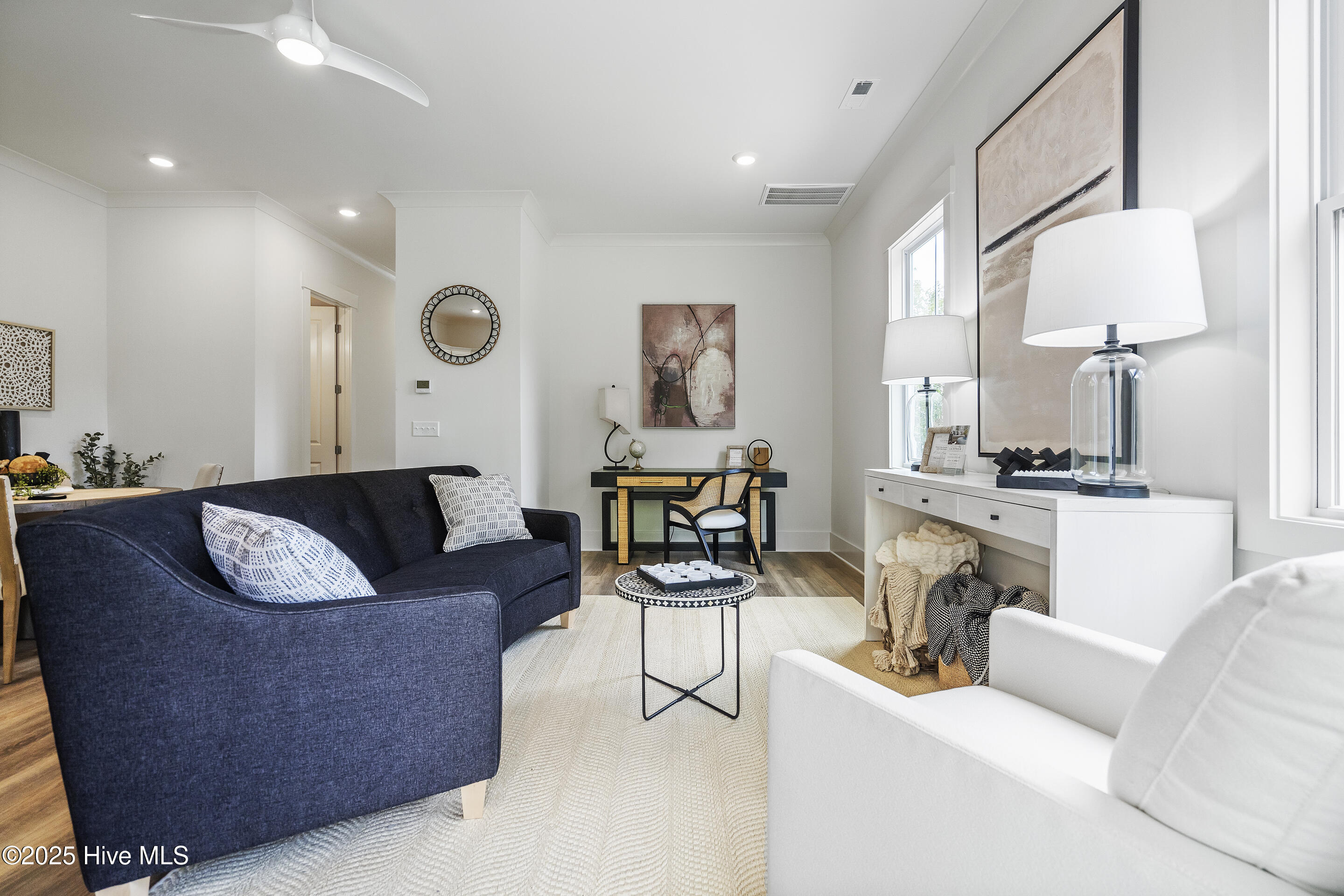 100519186 | Photo 11