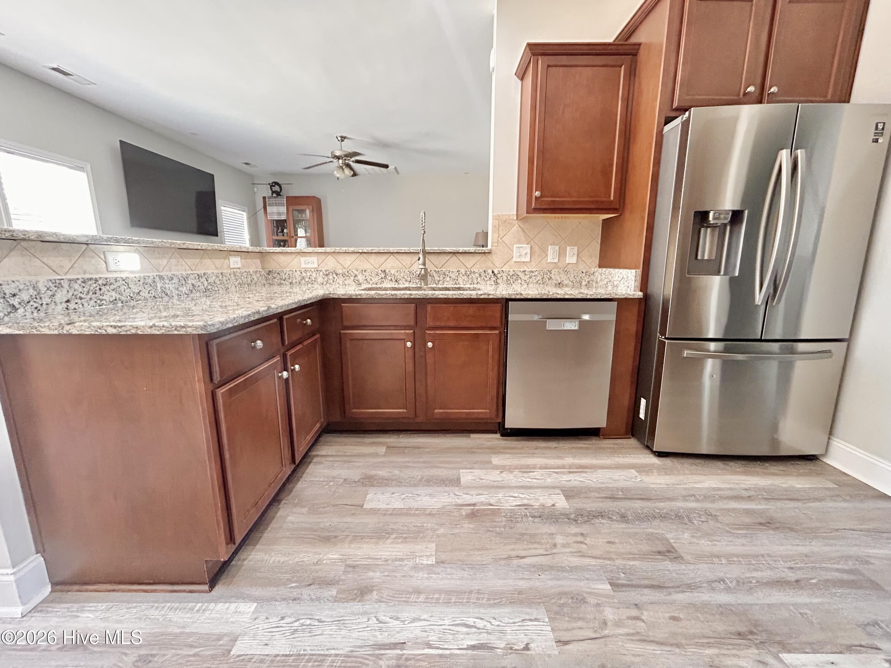 100564240 | Photo 16