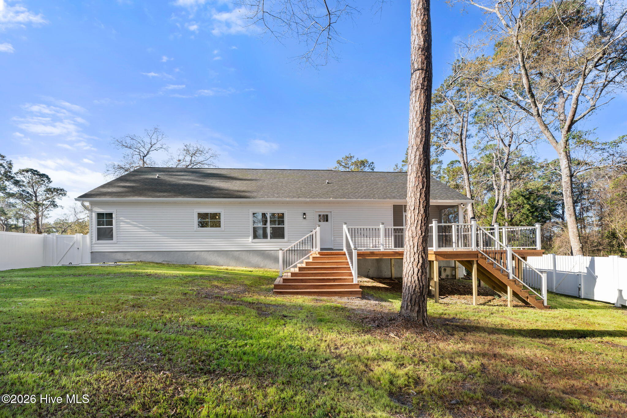 100562670 | Photo 30