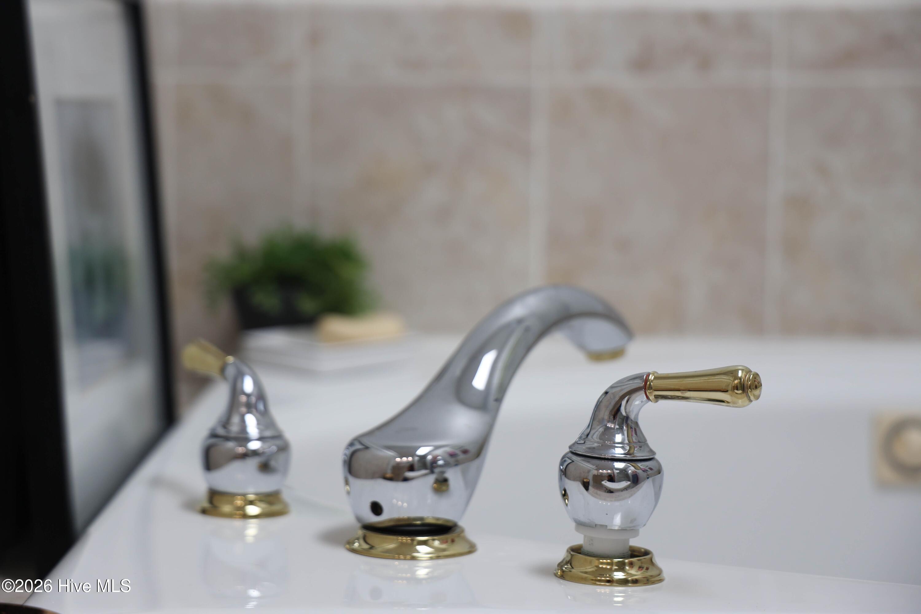 100559415 | Photo 60