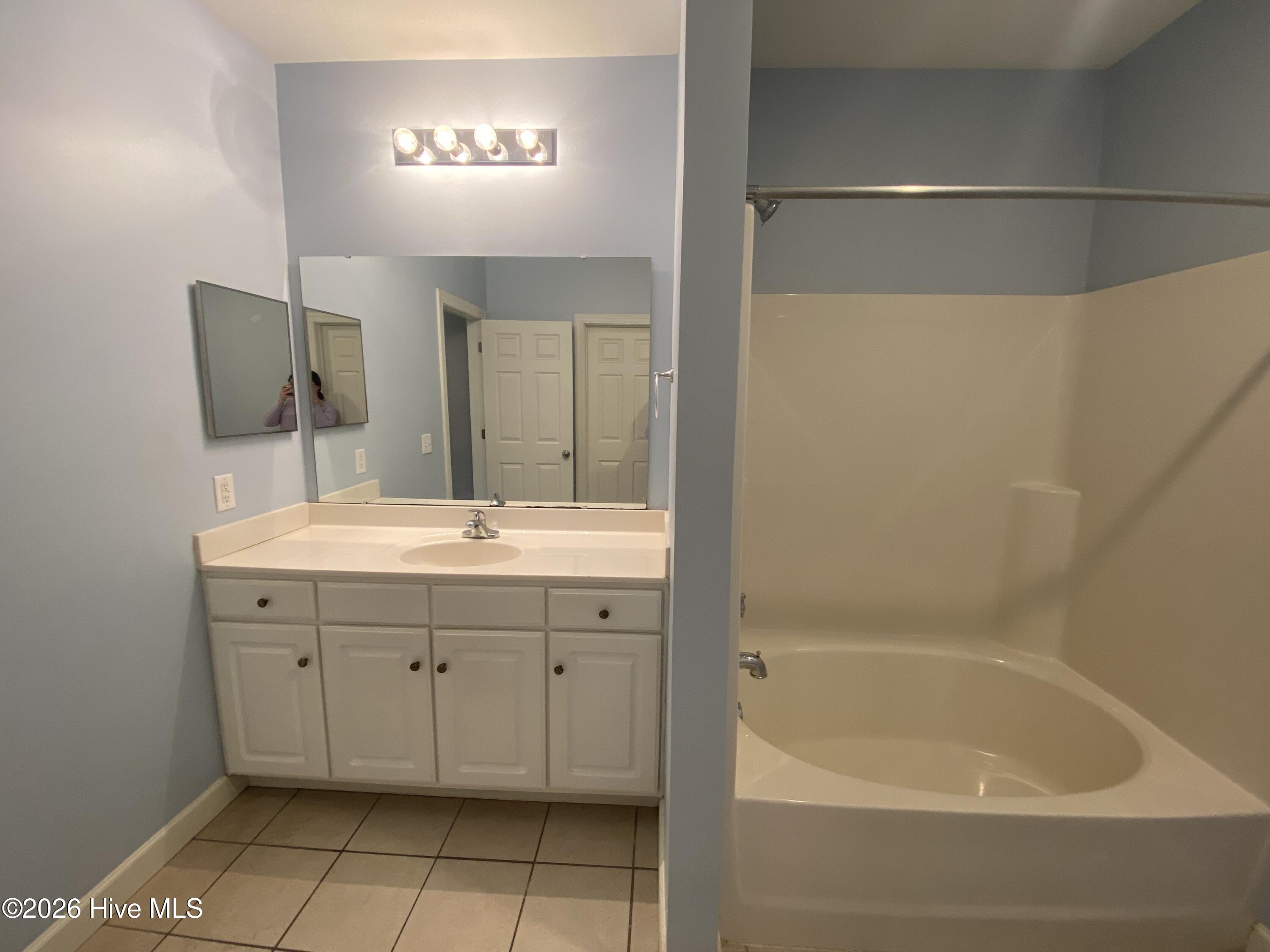 100549389 | Photo 18