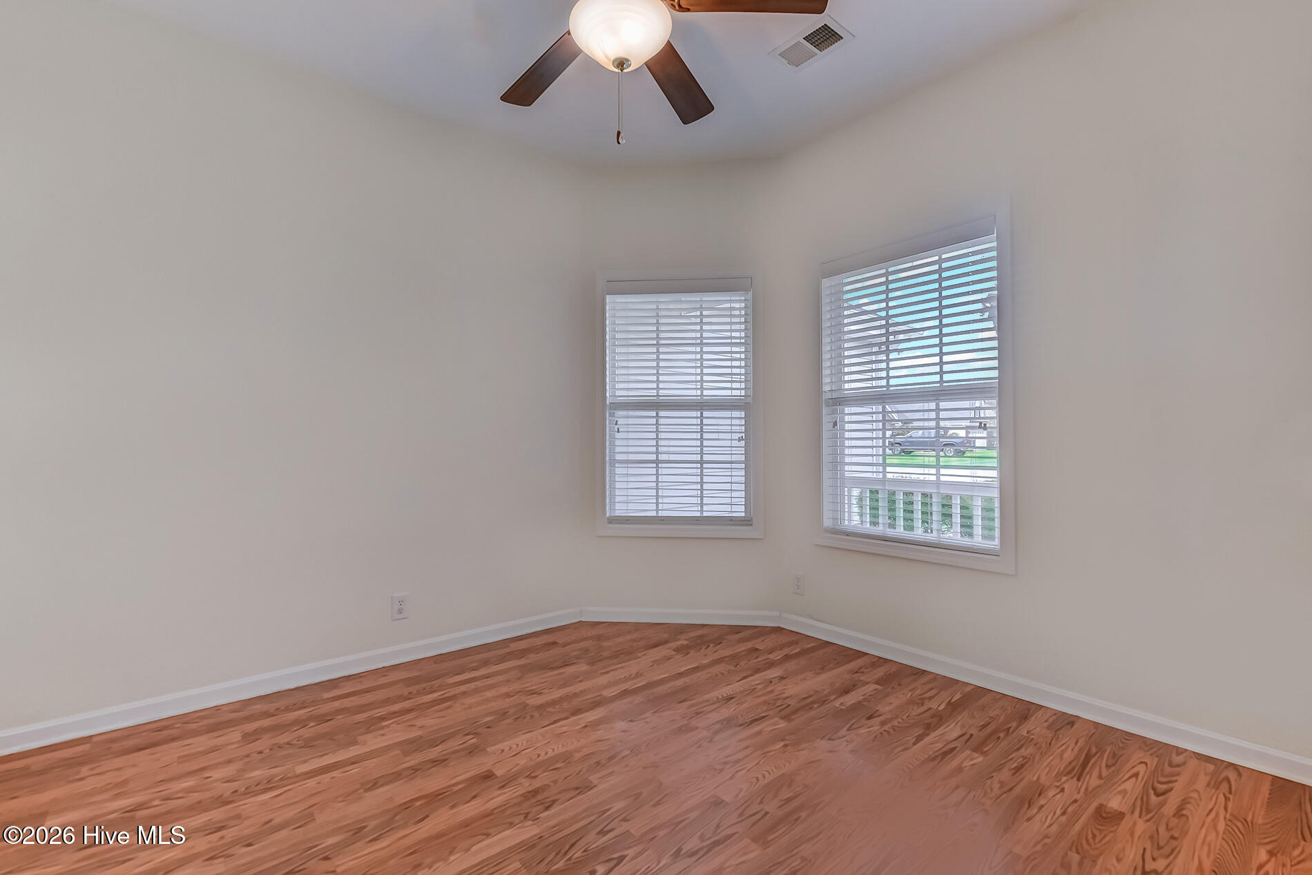 100563613 | Photo 14