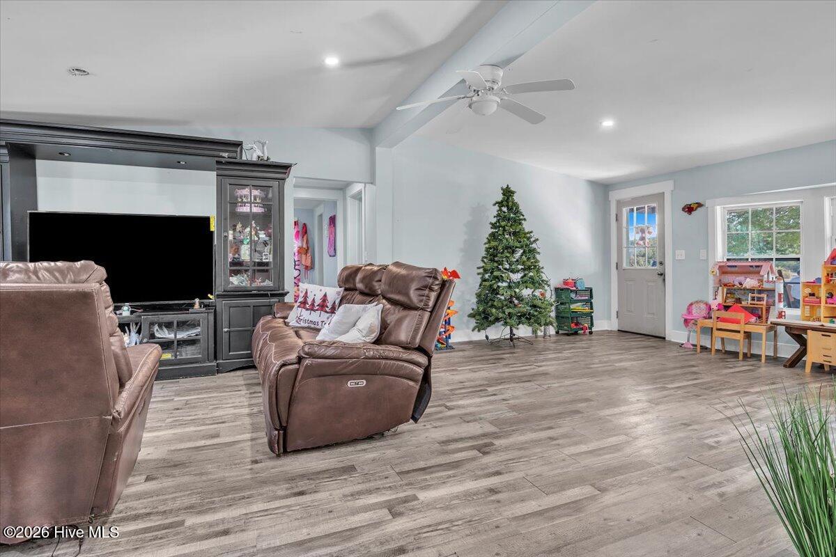 100548793 | Photo 10