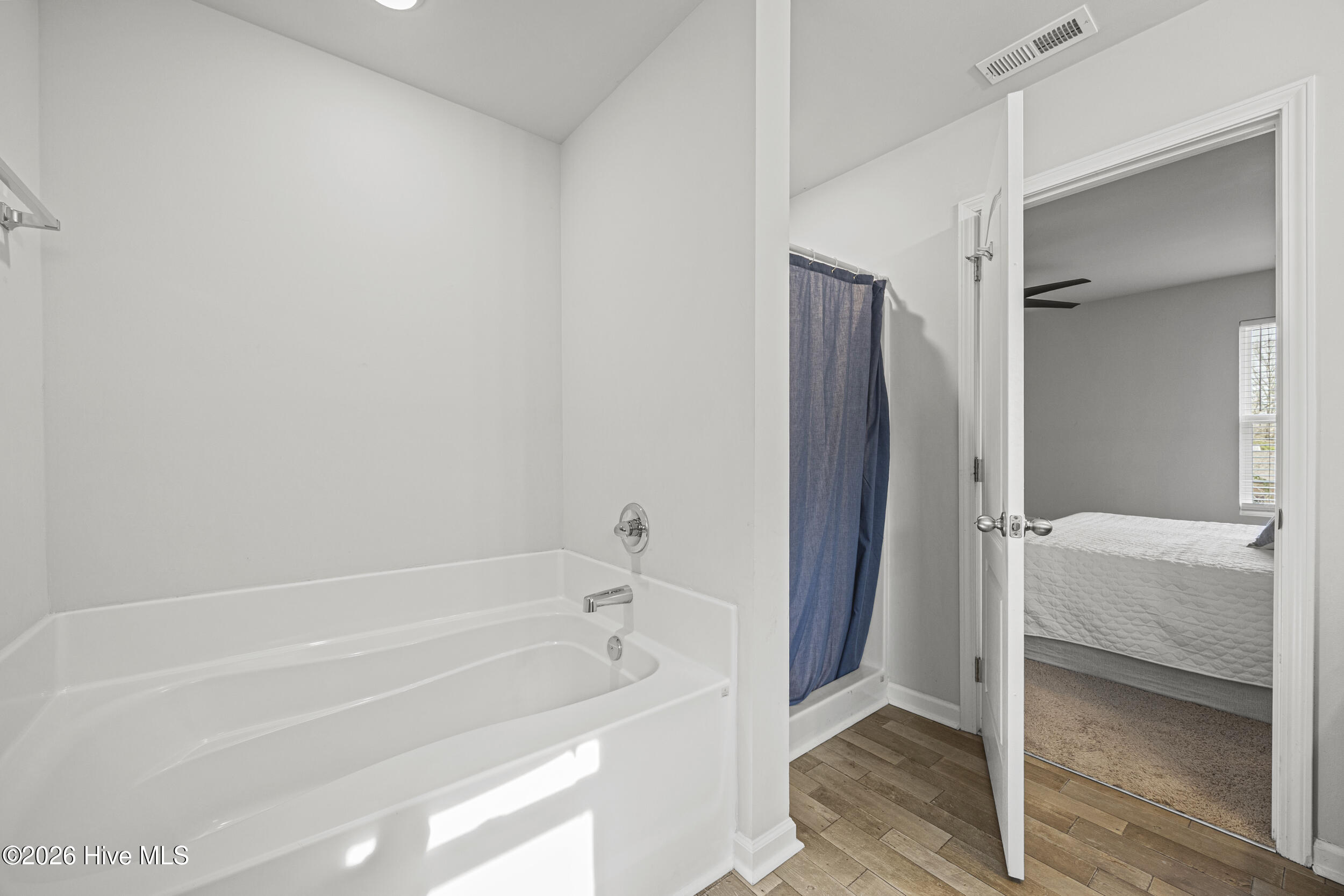 100557017 | Photo 32