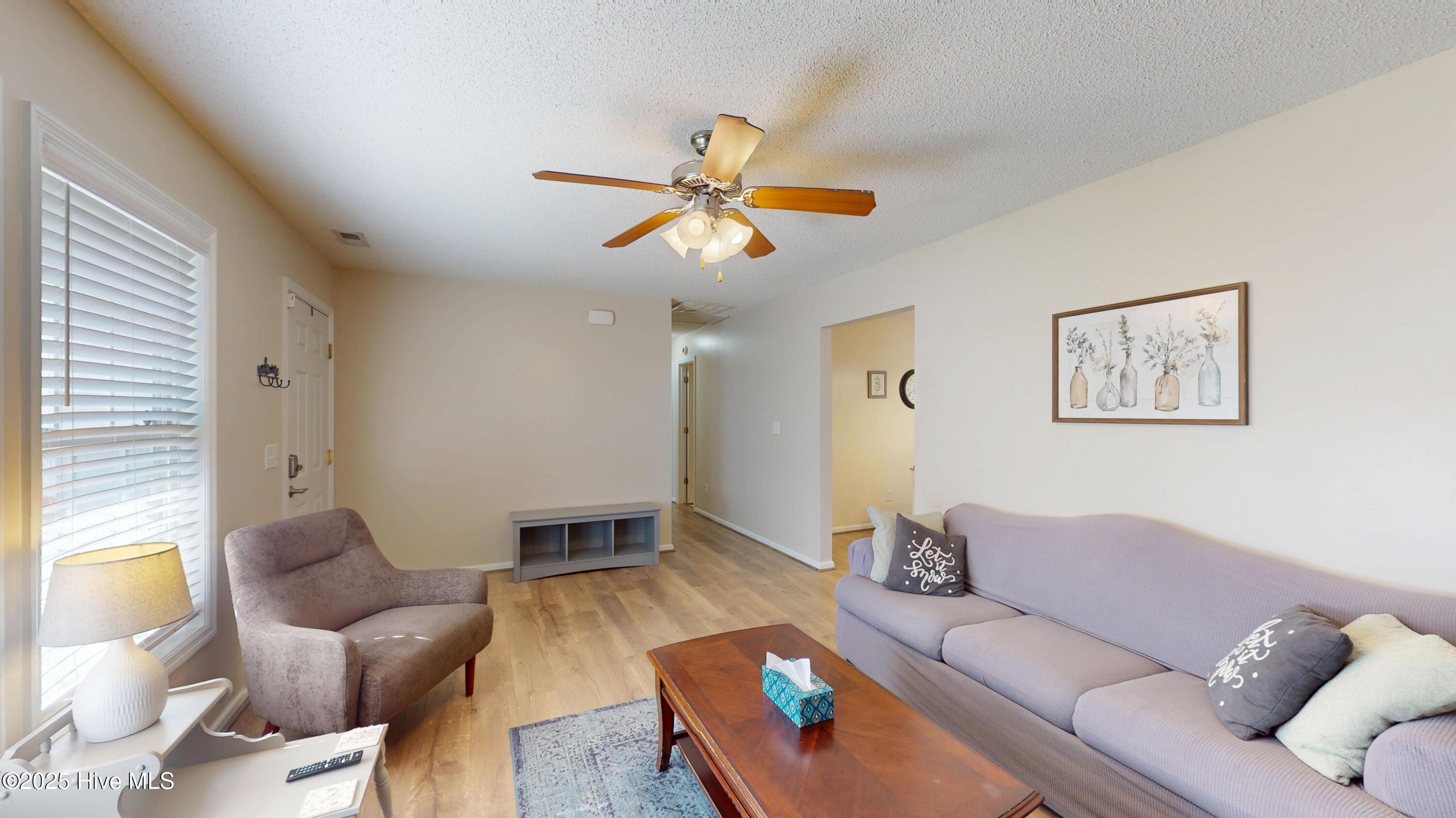 100560528 | Photo 11