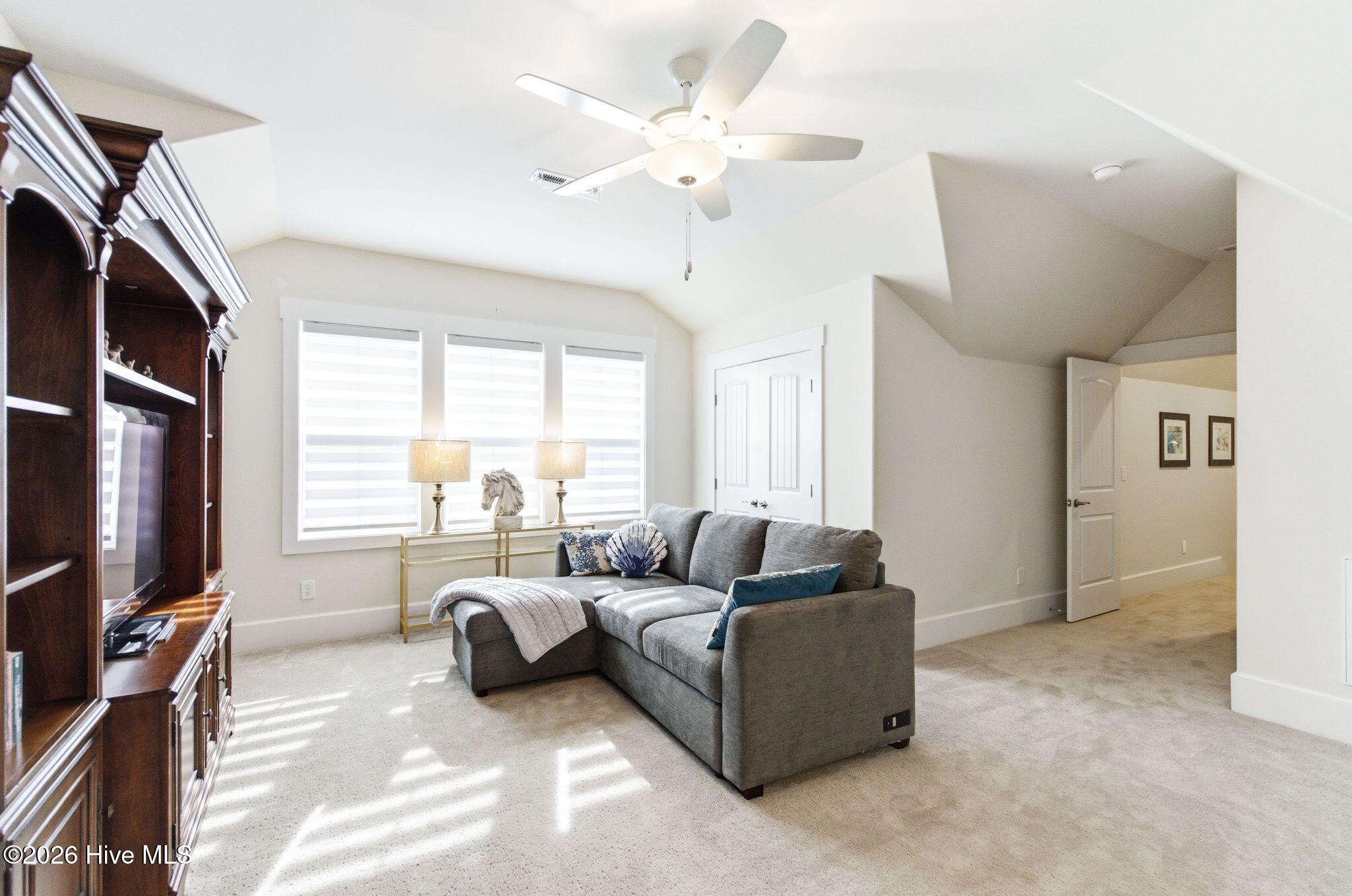 100566081 | Photo 31