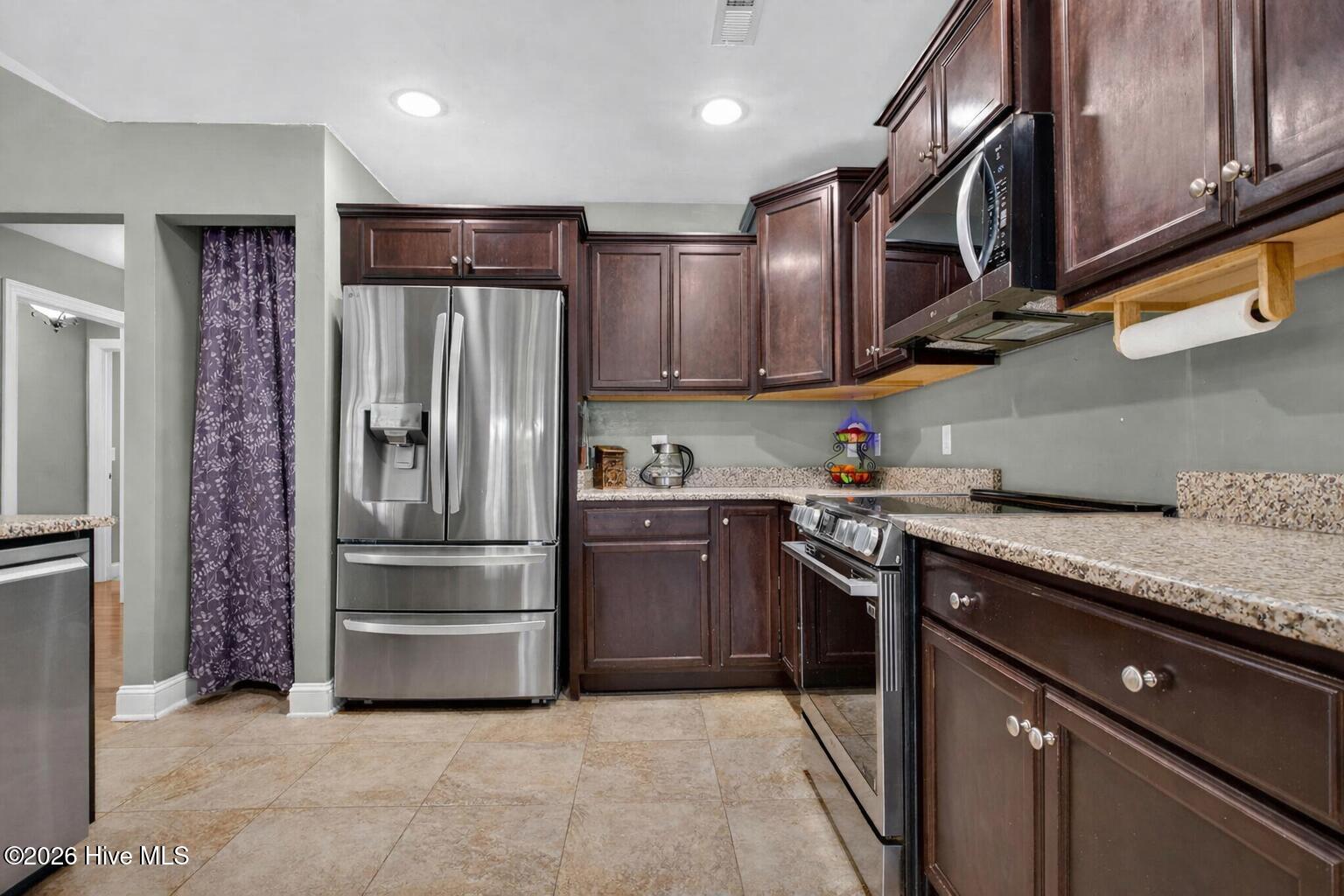 100561727 | Photo 56