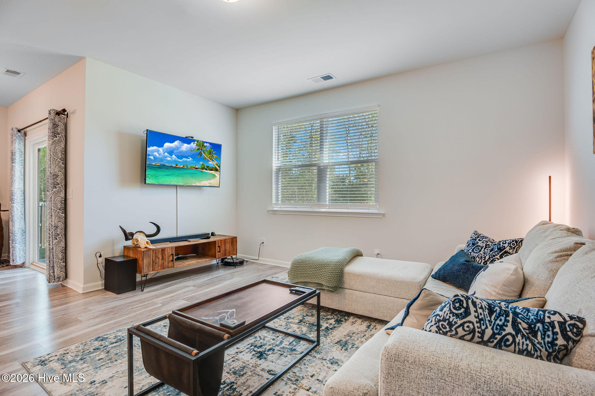 100562701 | Photo 22