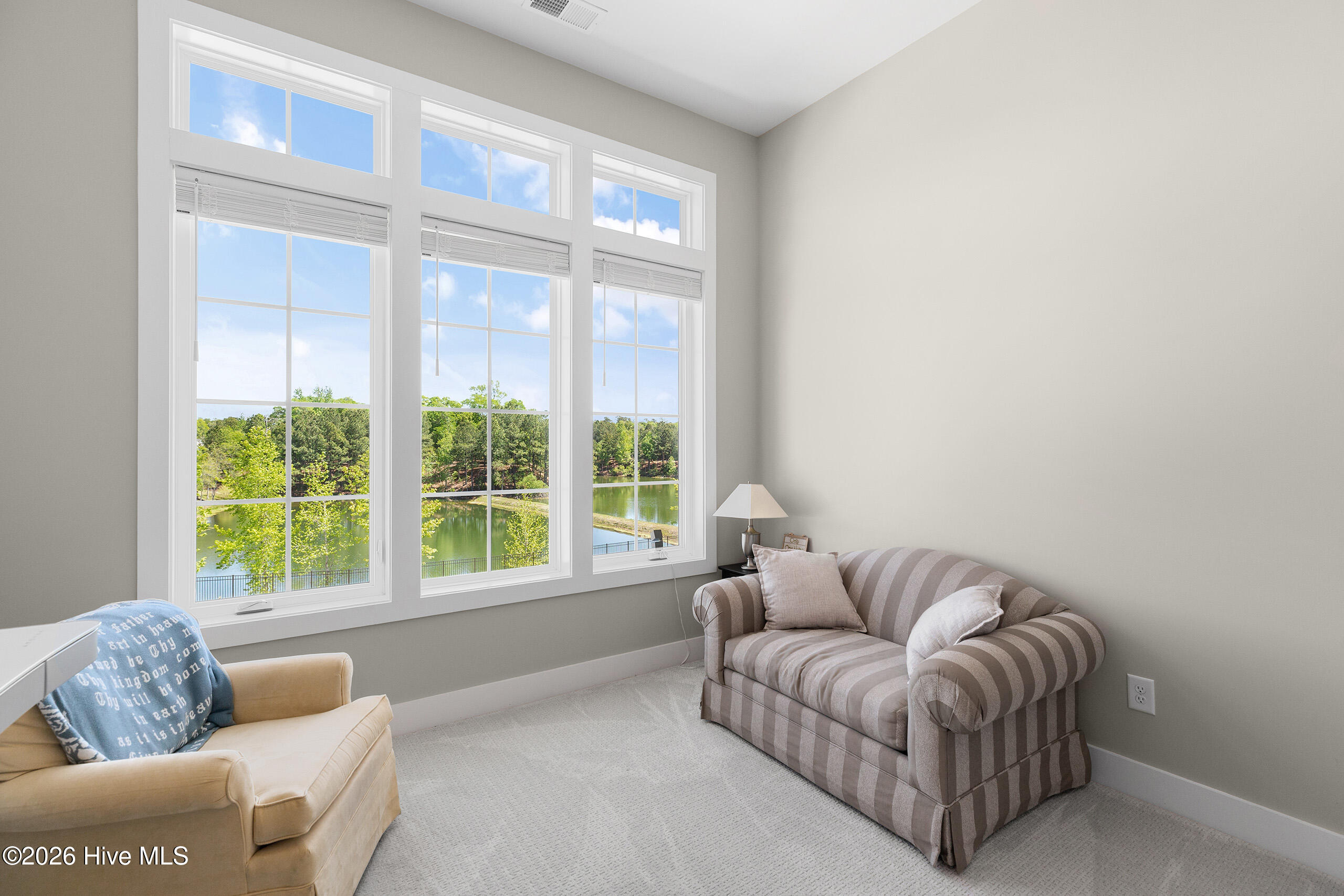 100563450 | Photo 40