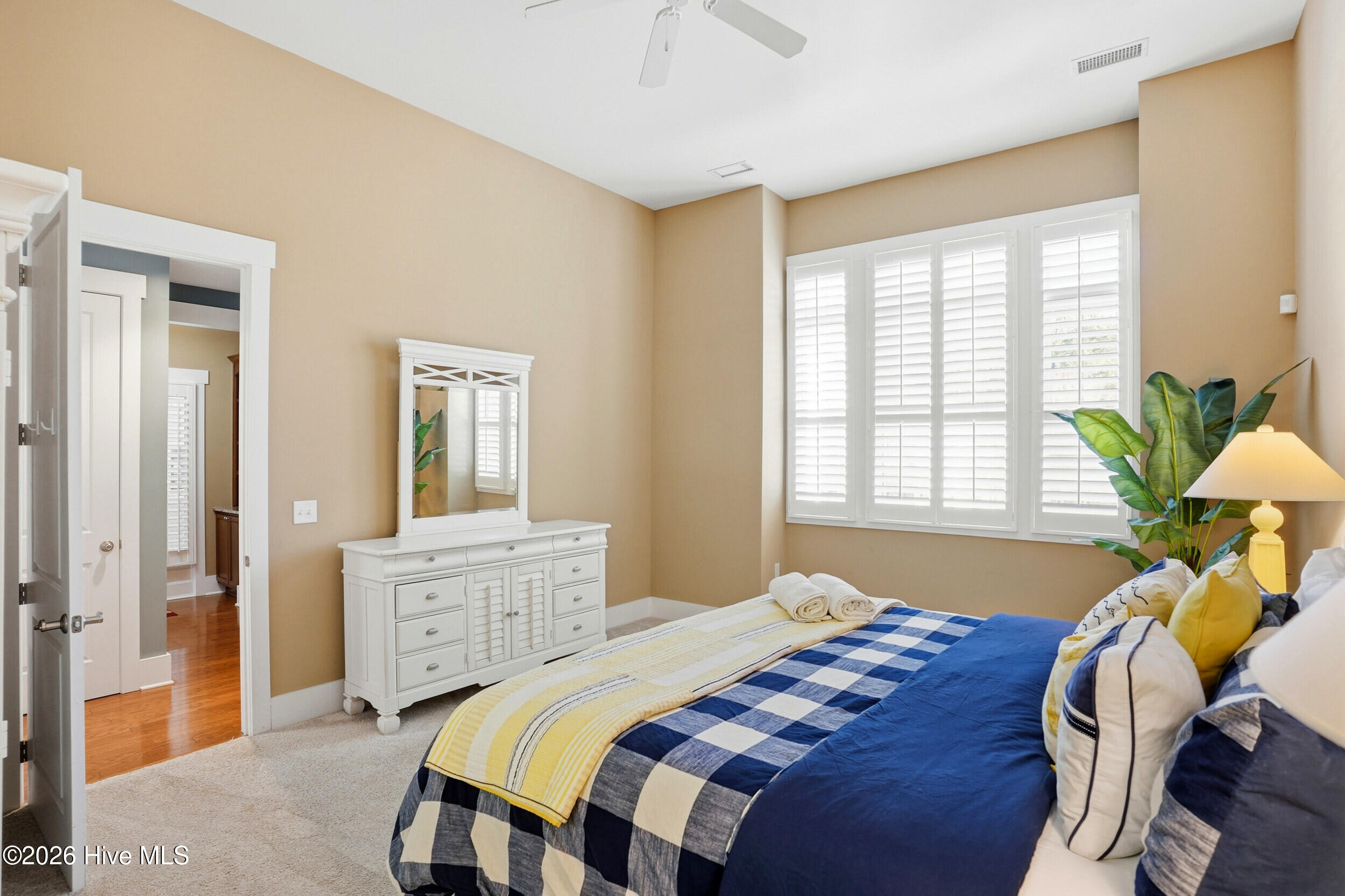 100551957 | Photo 15