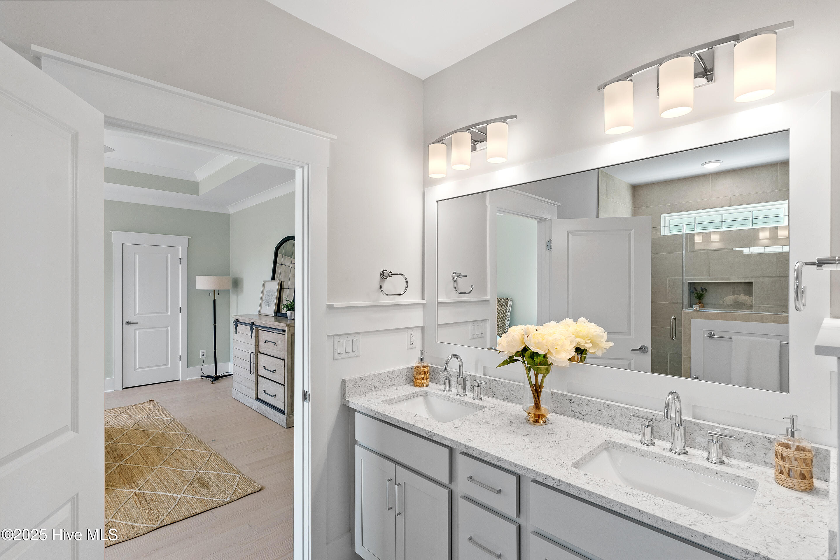 100471087 | Photo 30