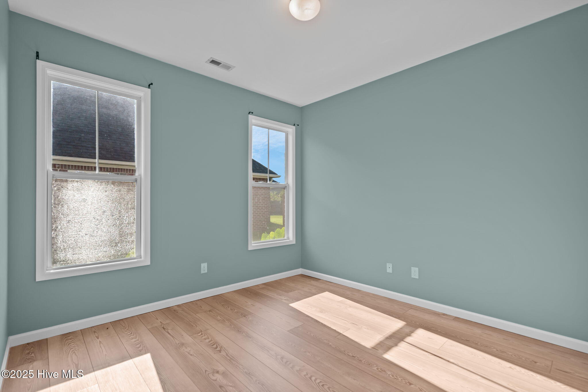 100547166 | Photo 26