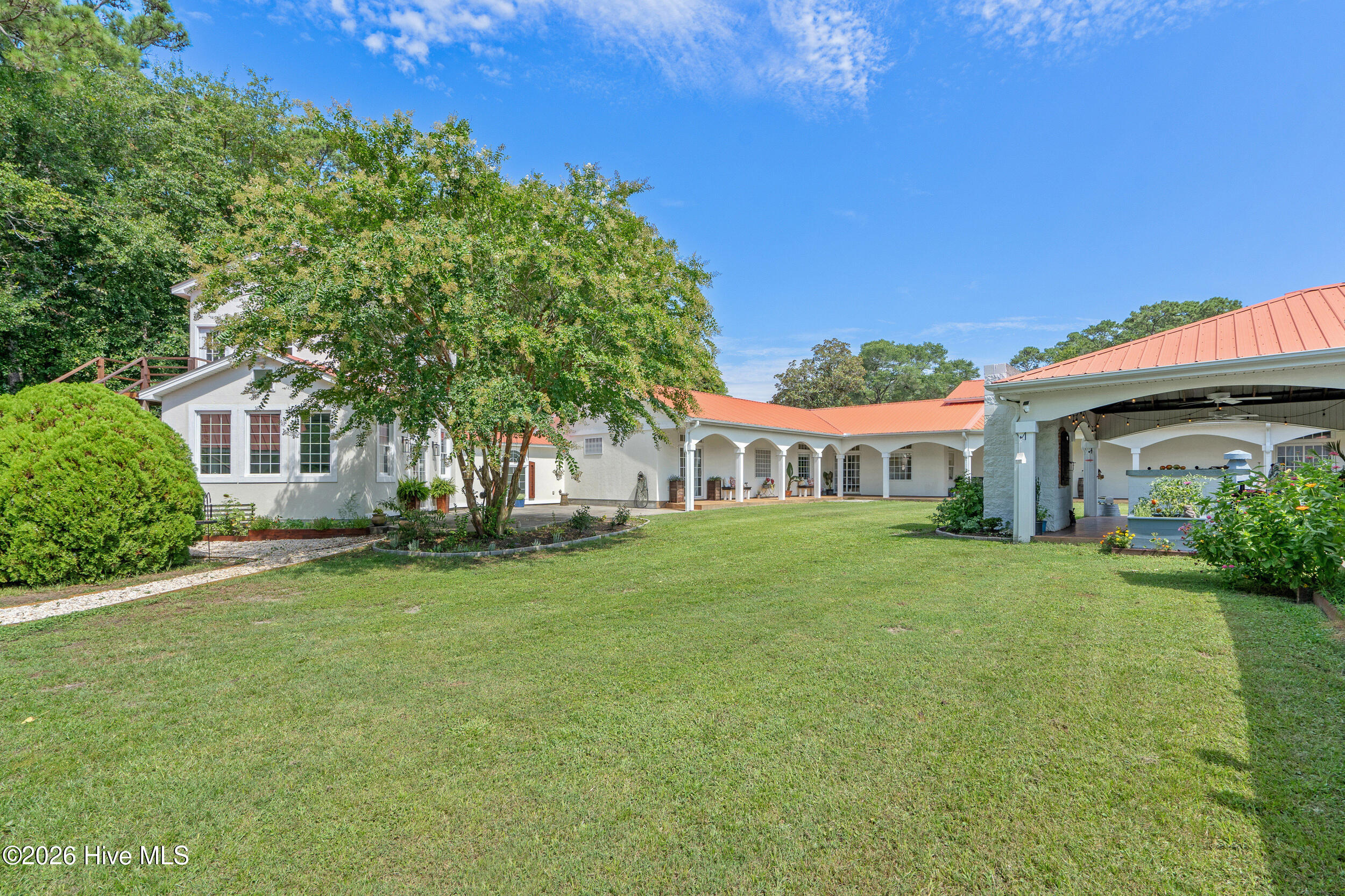 100548426 | Photo 30