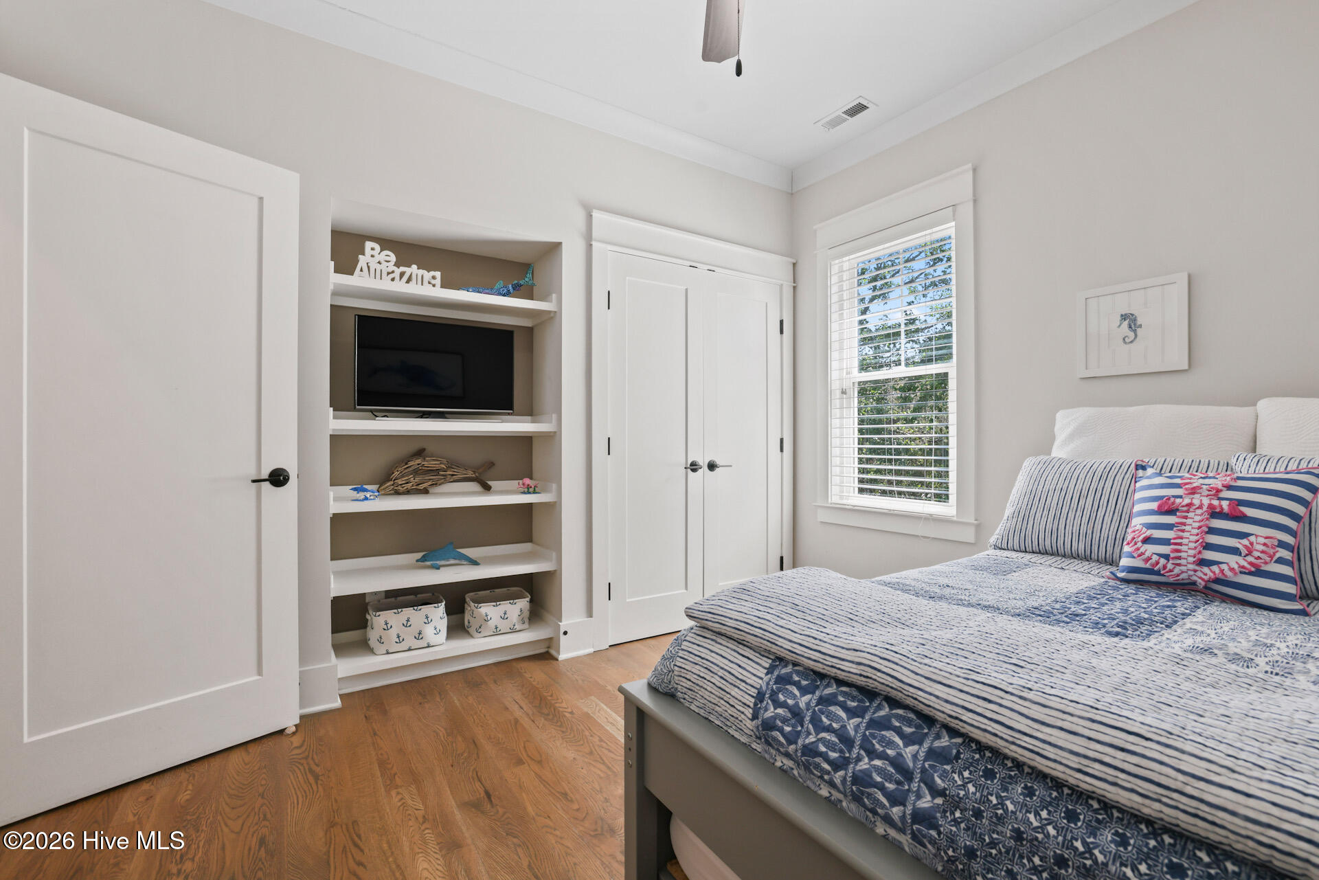 100567174 | Photo 18