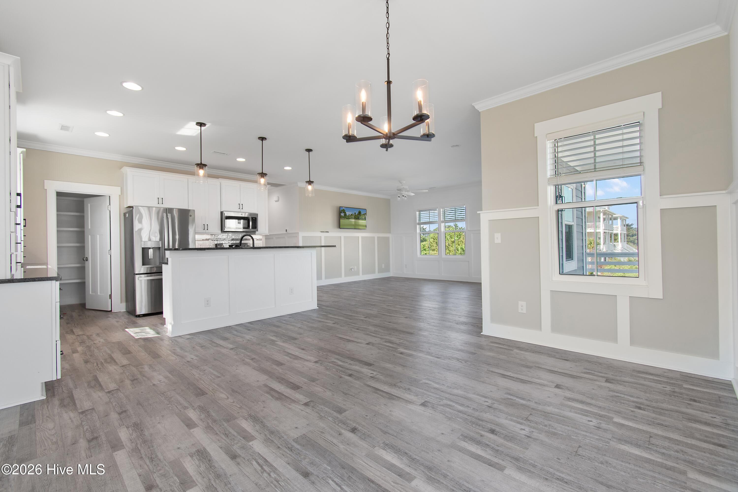 100567916 | Photo 16