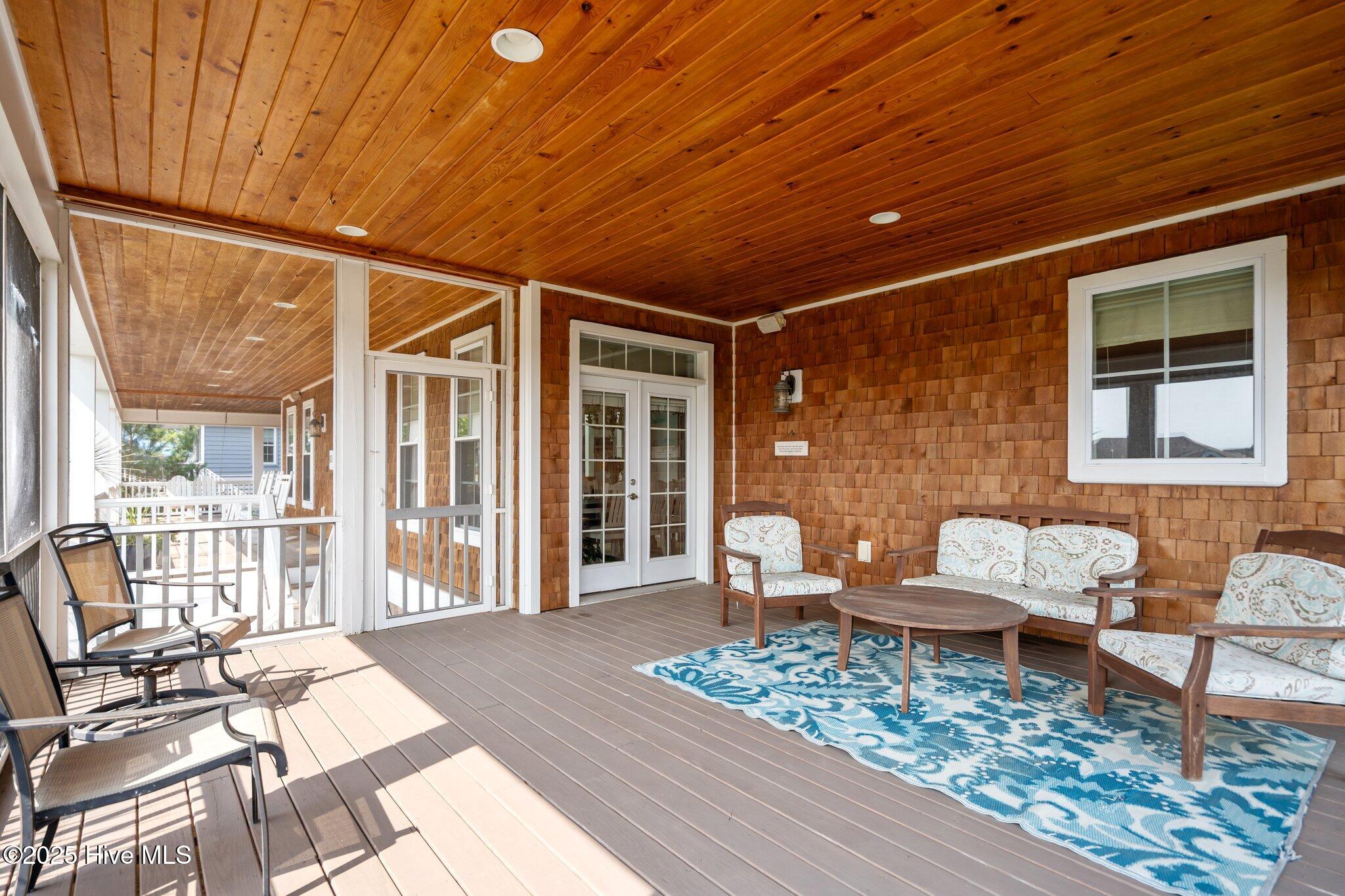 100513091 | Photo 28