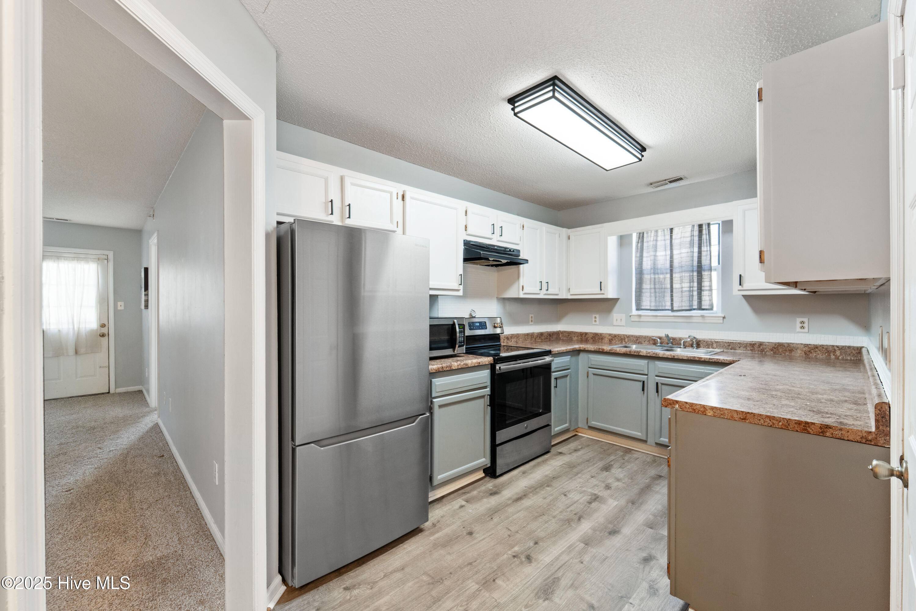 100546102 | Photo 16