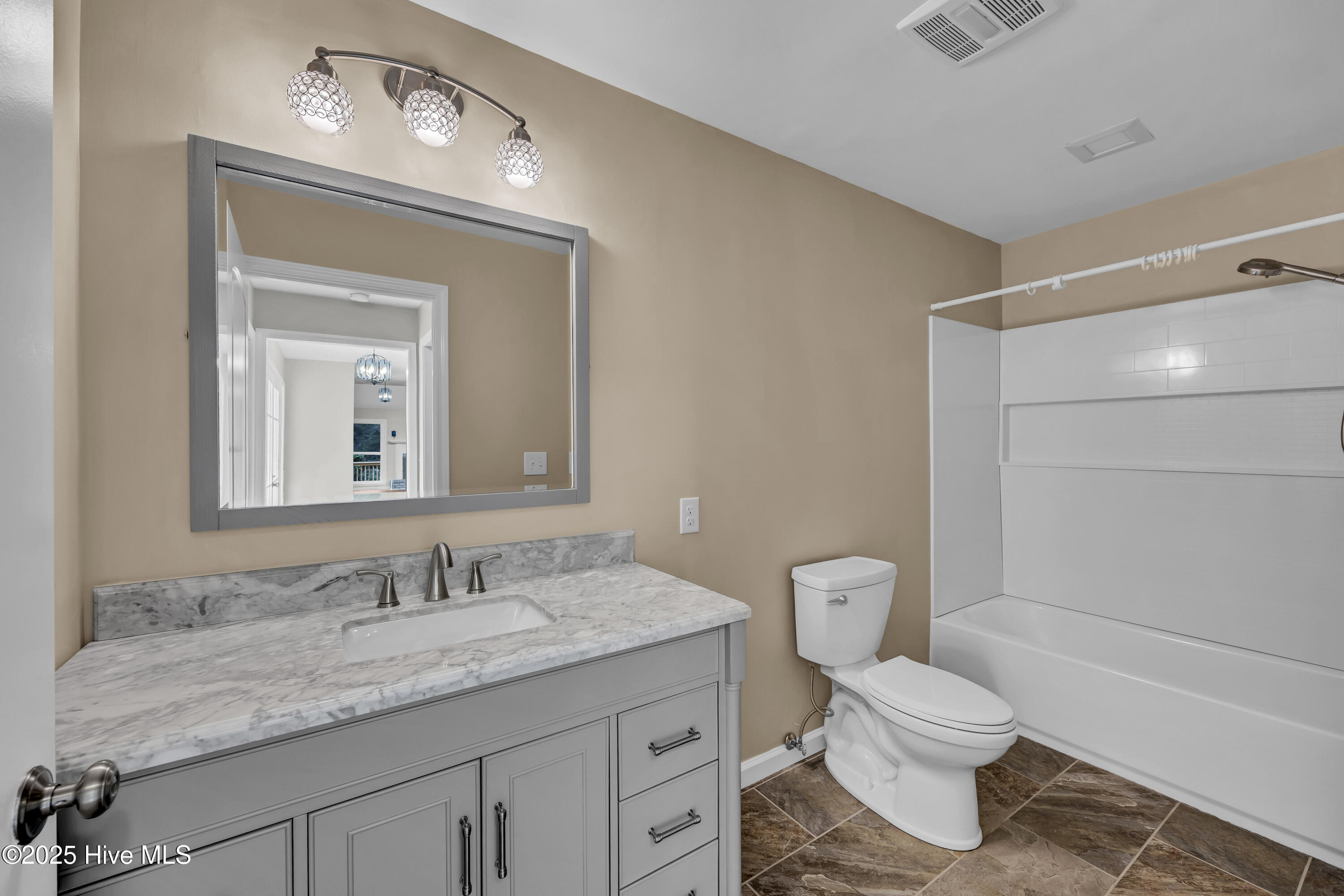 100533138 | Photo 23