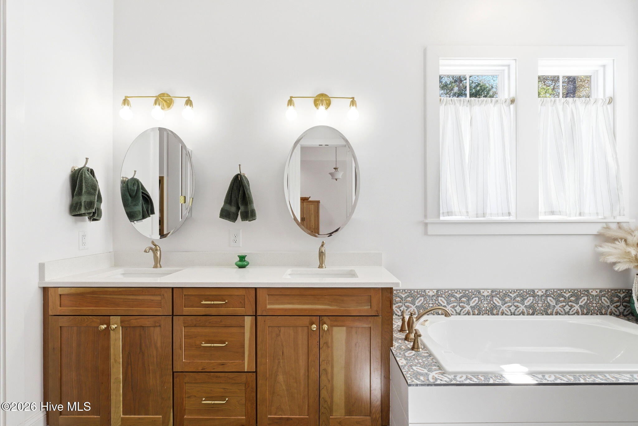 100562076 | Photo 35