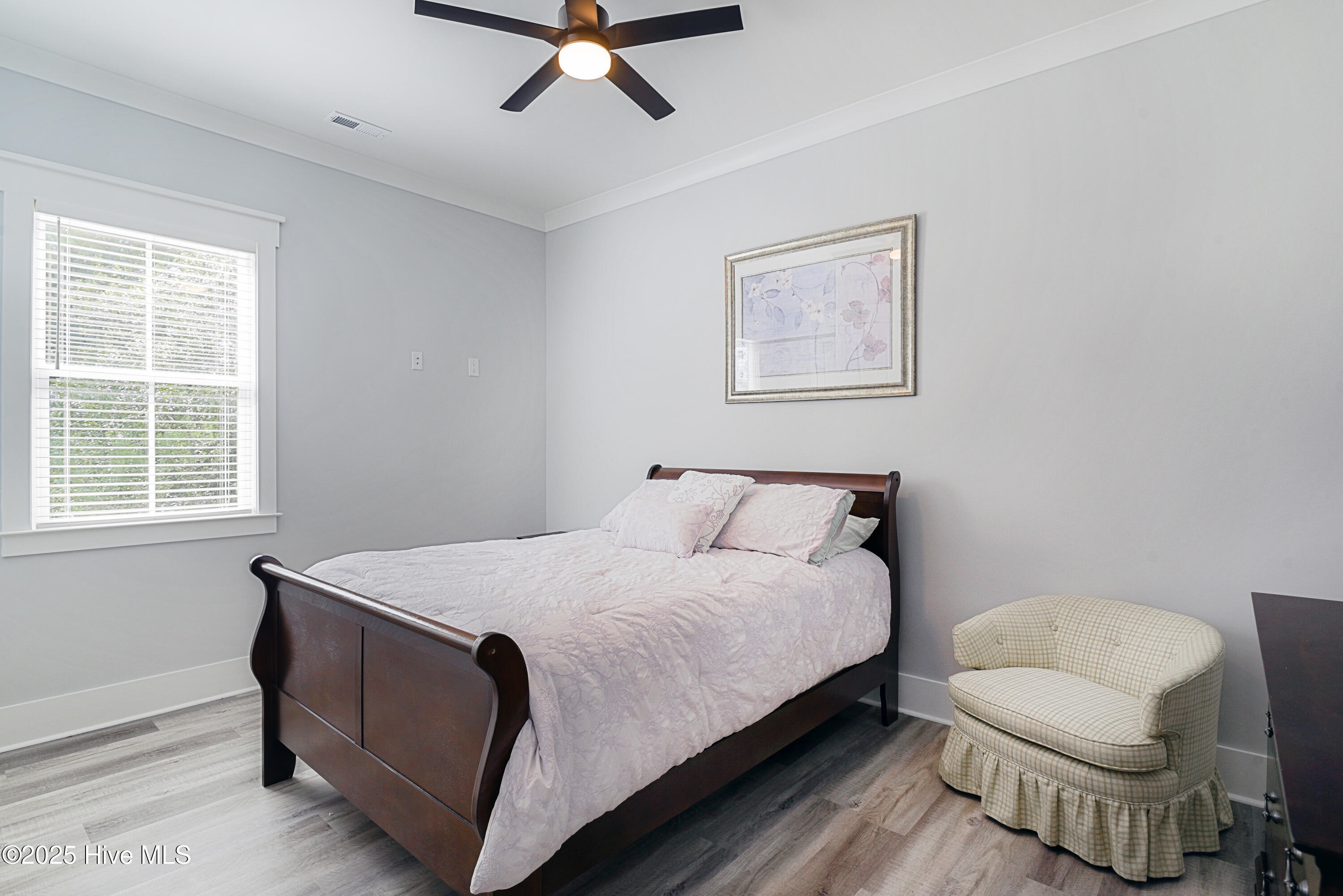 100532165 | Photo 24