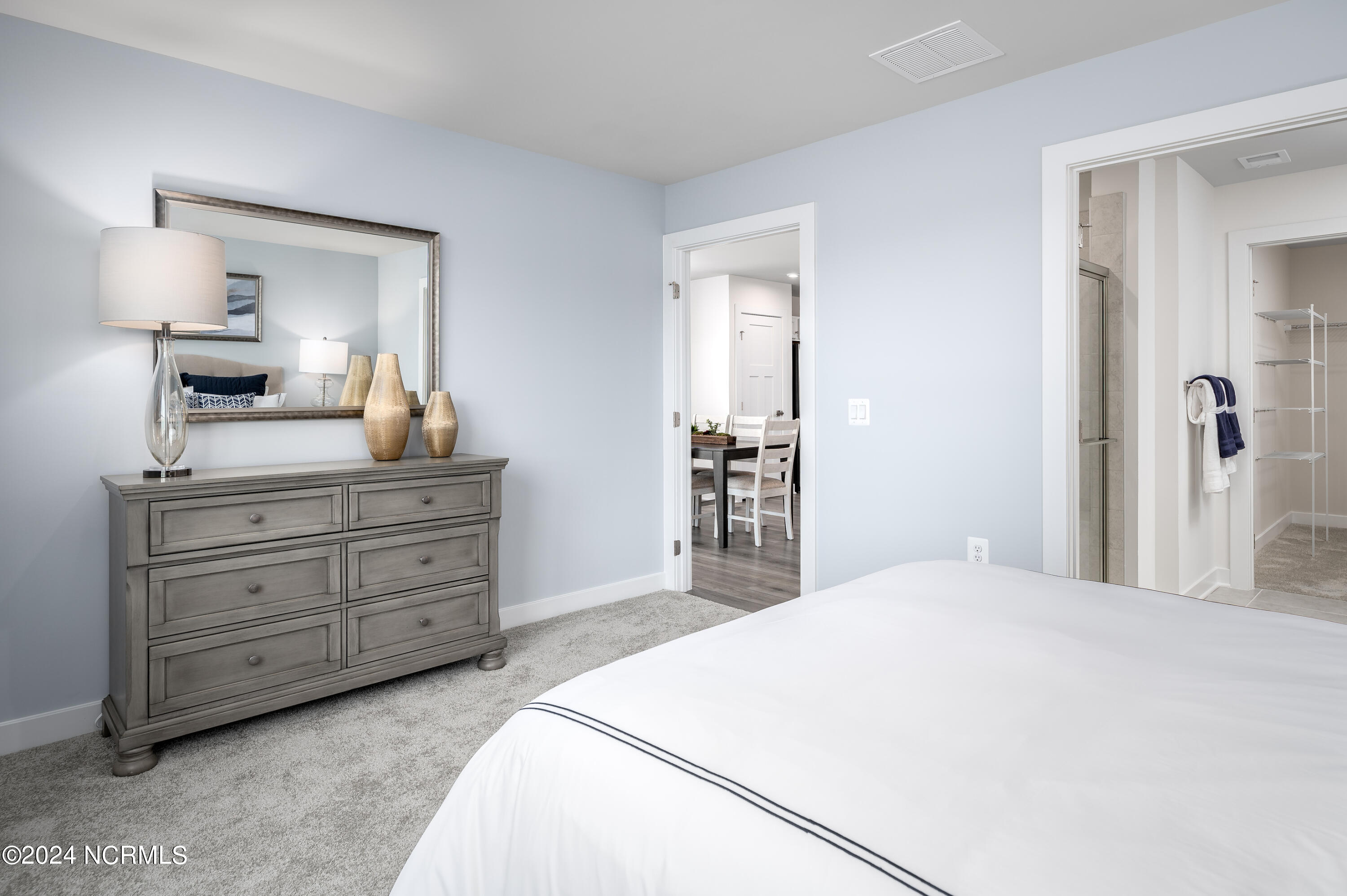 100540182 | Photo 13