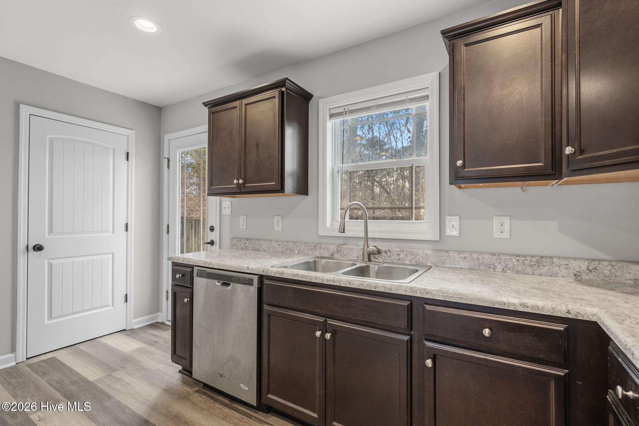 100558814 | Photo 14