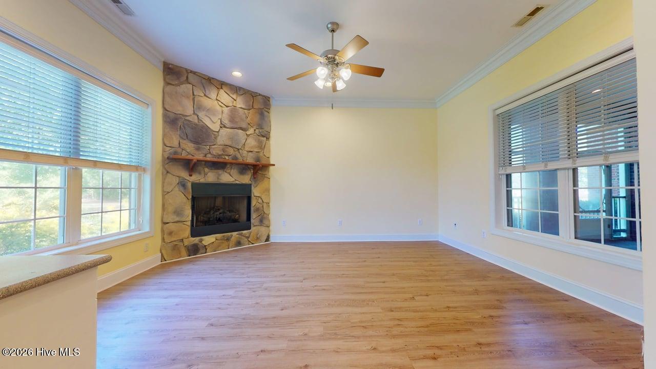 100568487 | Photo 12