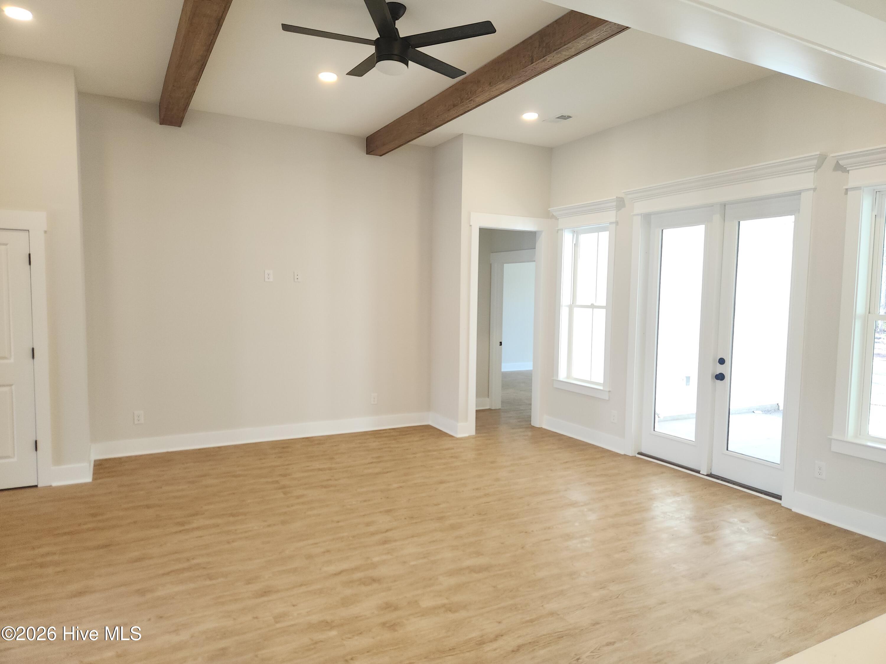 100559285 | Photo 15