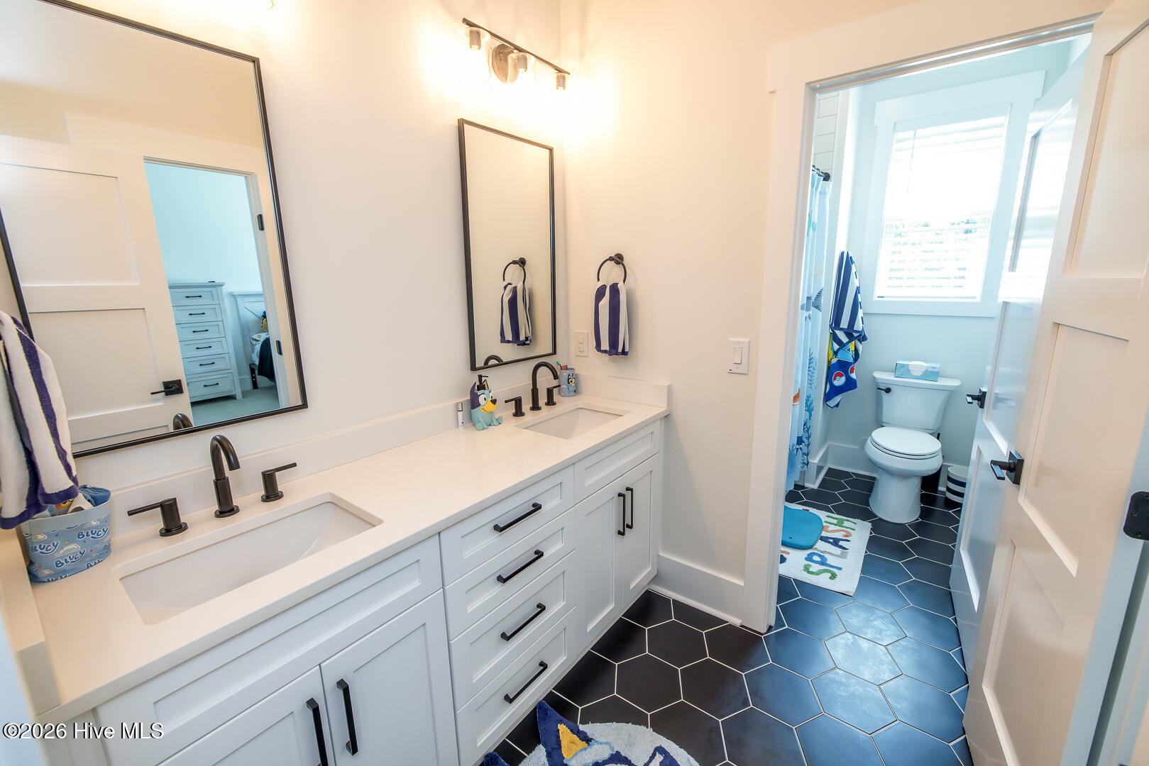 100567663 | Photo 21