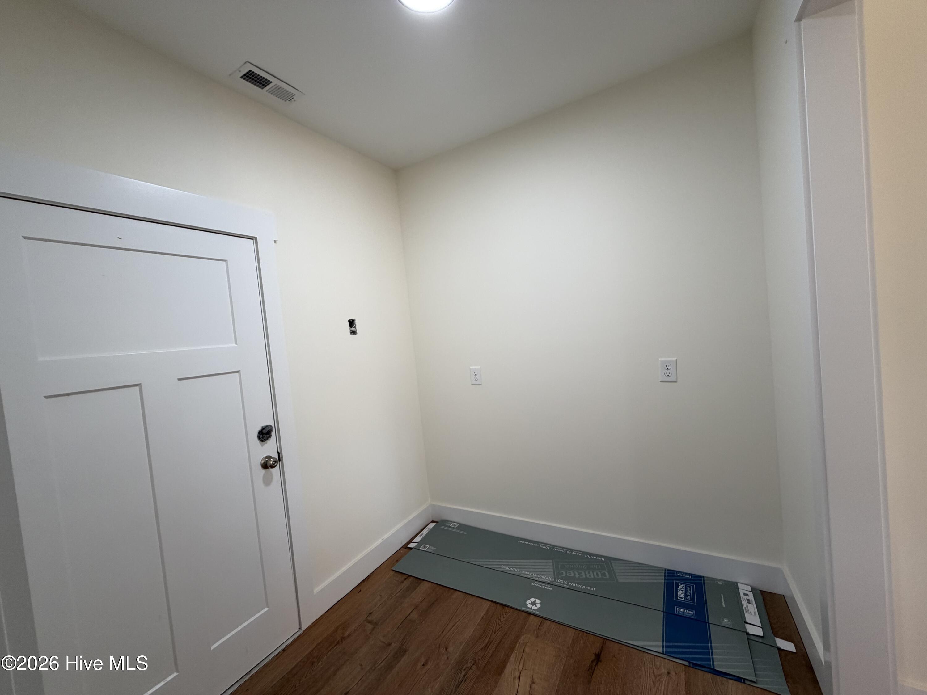 100568393 | Photo 29