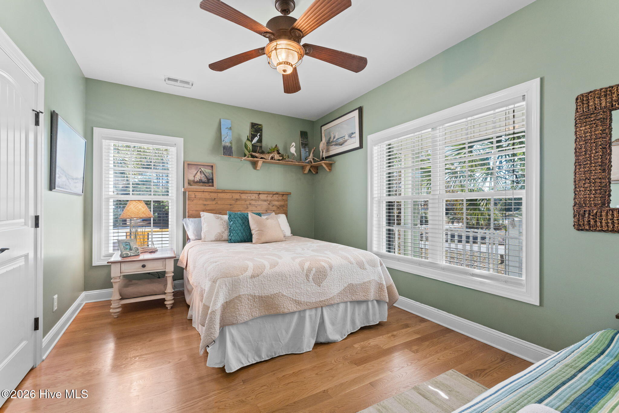 100553257 | Photo 16