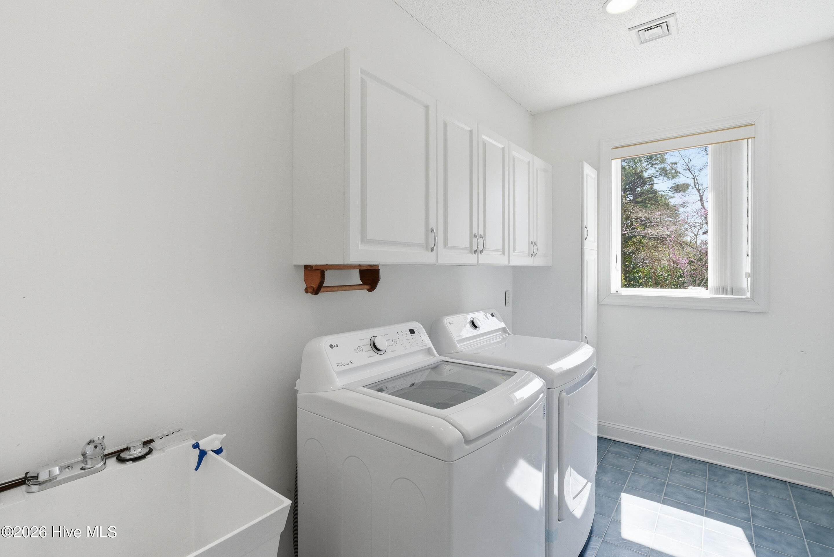 100564038 | Photo 39