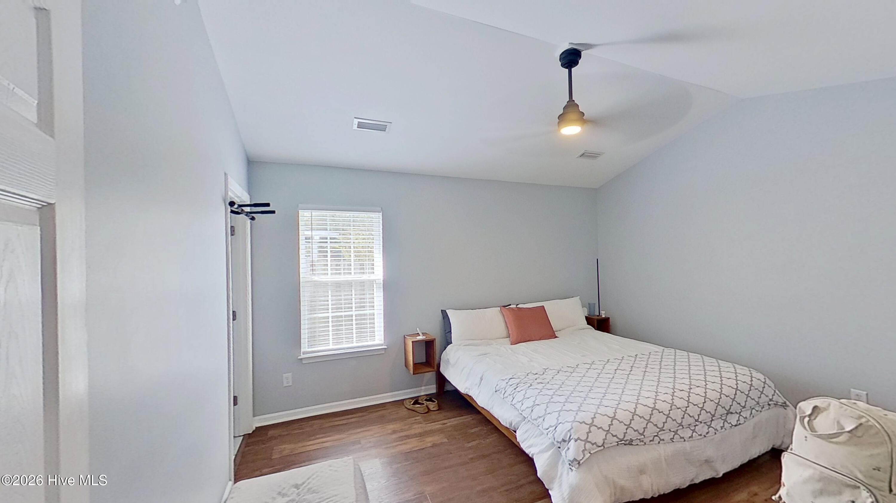 100563061 | Photo 10